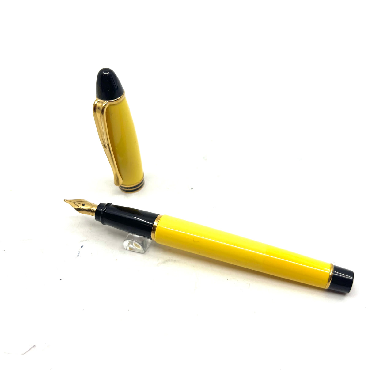 Aurora Ipsilon Classic Yellow Fountain Pen
