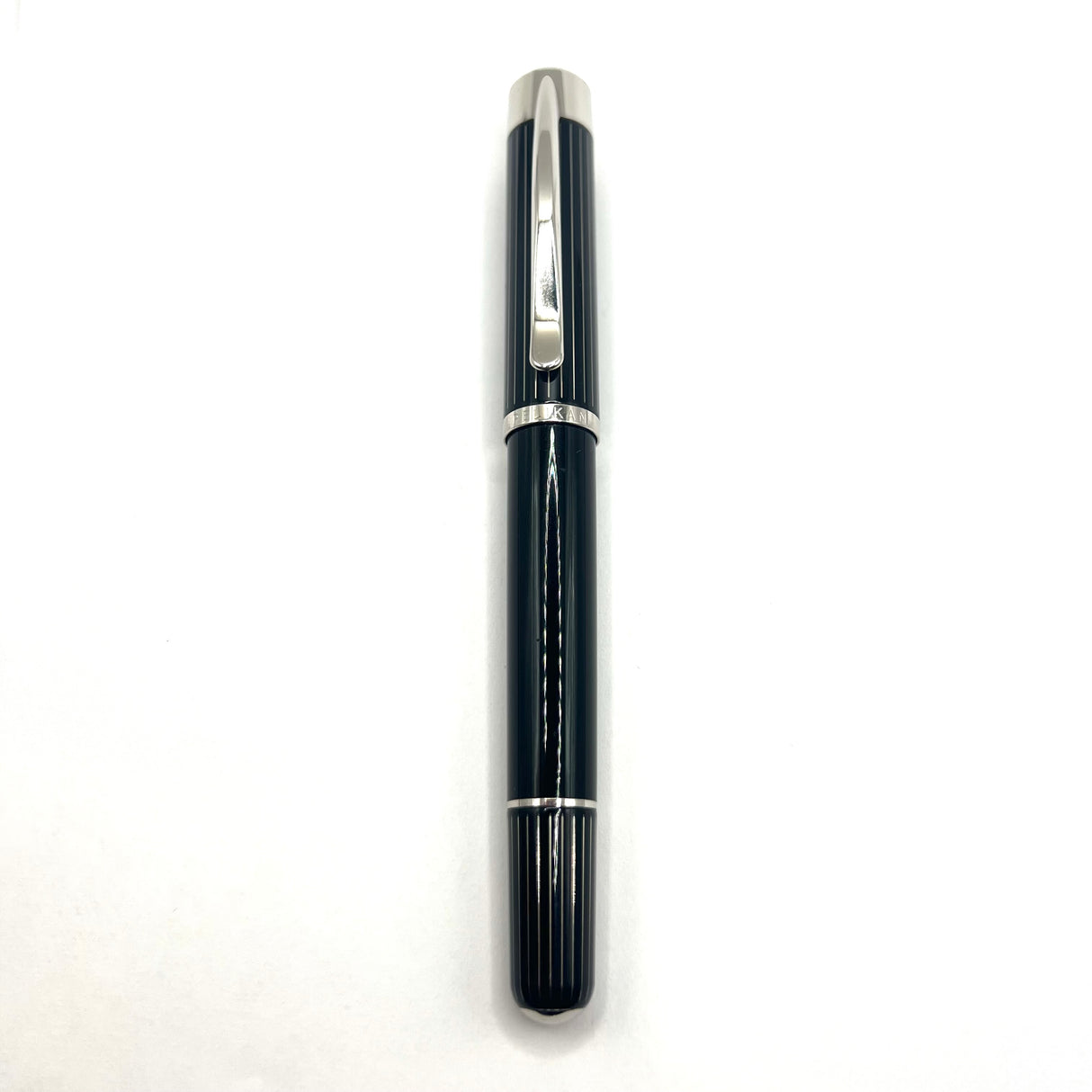 Pelikan P3100 Ductus Fountain Pen - Medium 18kt Gold Nib