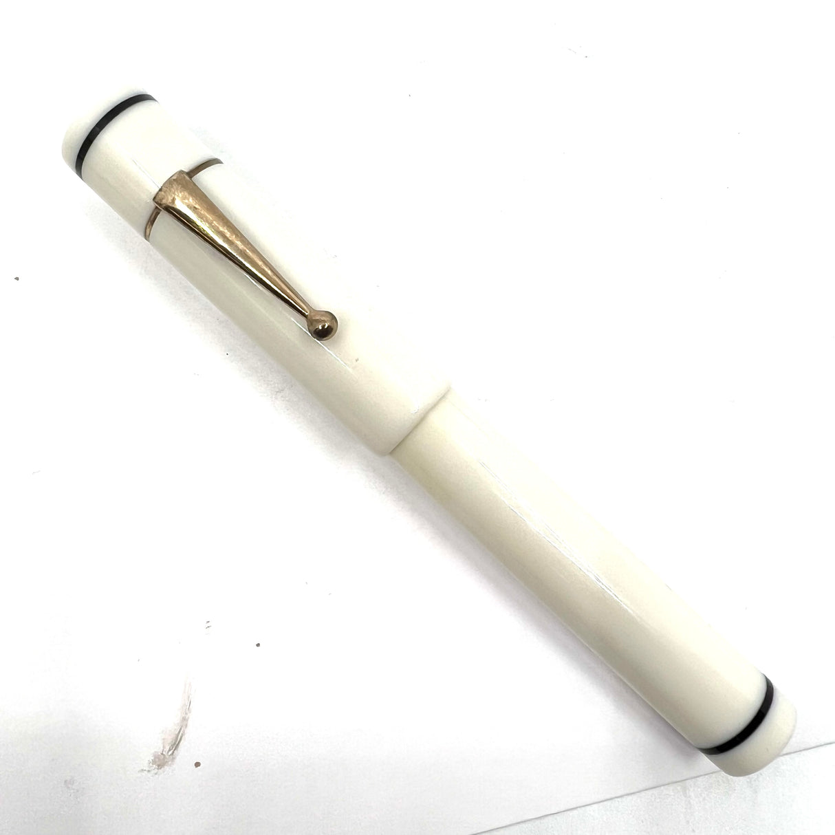 Bexley Giant Fountain Pen - White/Blue bands - Large Cursive Italic 18kt Gold Nib