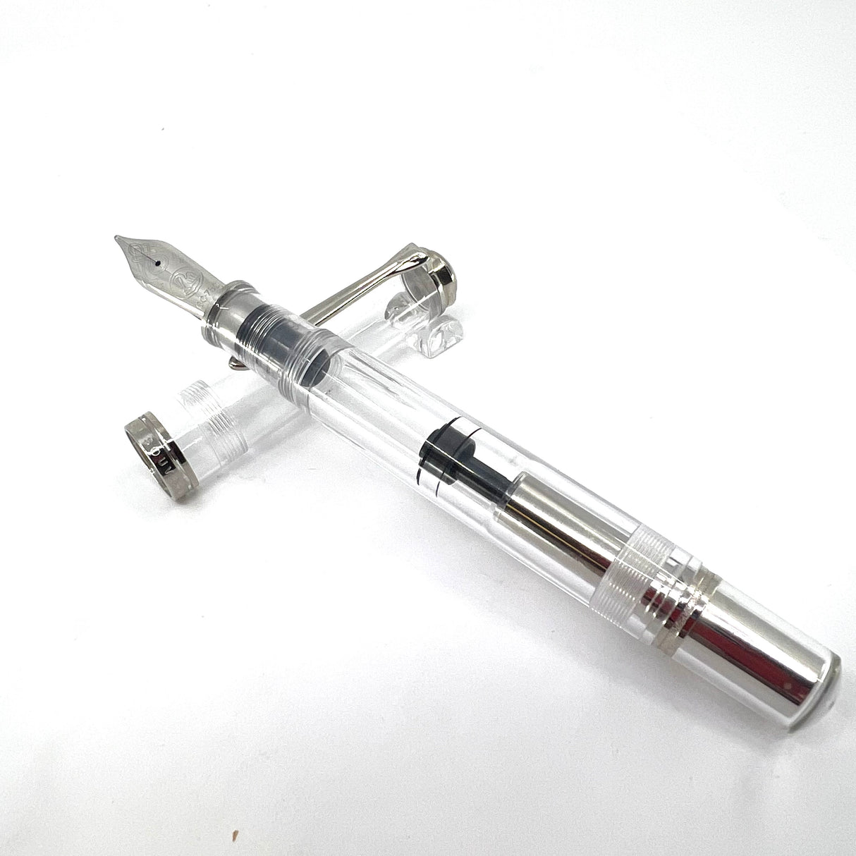 Pelikan M1005 Clear Demonstrator Fountain Pen - Medium 18kt Gold Nib - VERY SOUGHT AFTER!