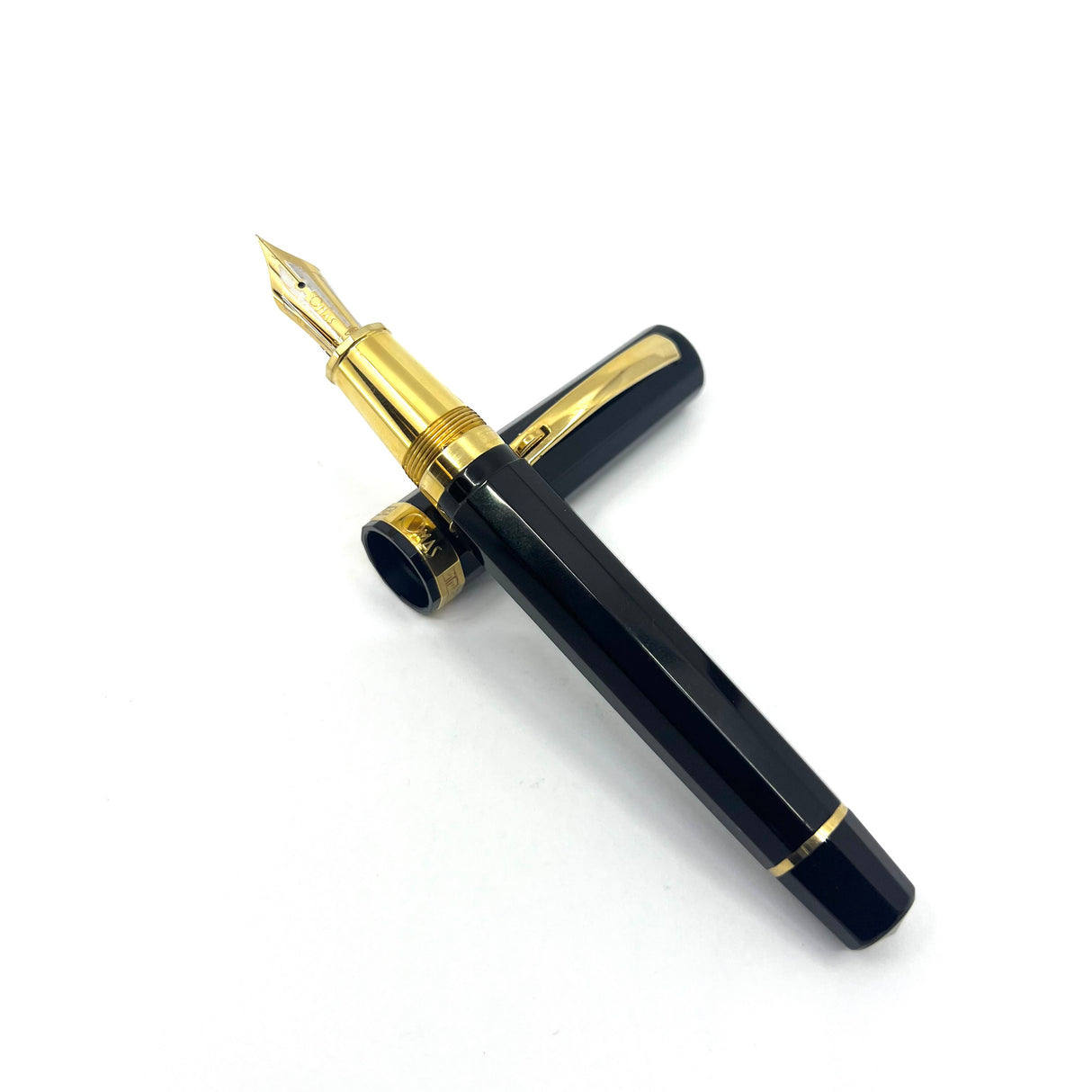 OMAS Oversized Facetted Black Resin Paragon Fountain Pen - Extra Fine 18kt Gold Nib
