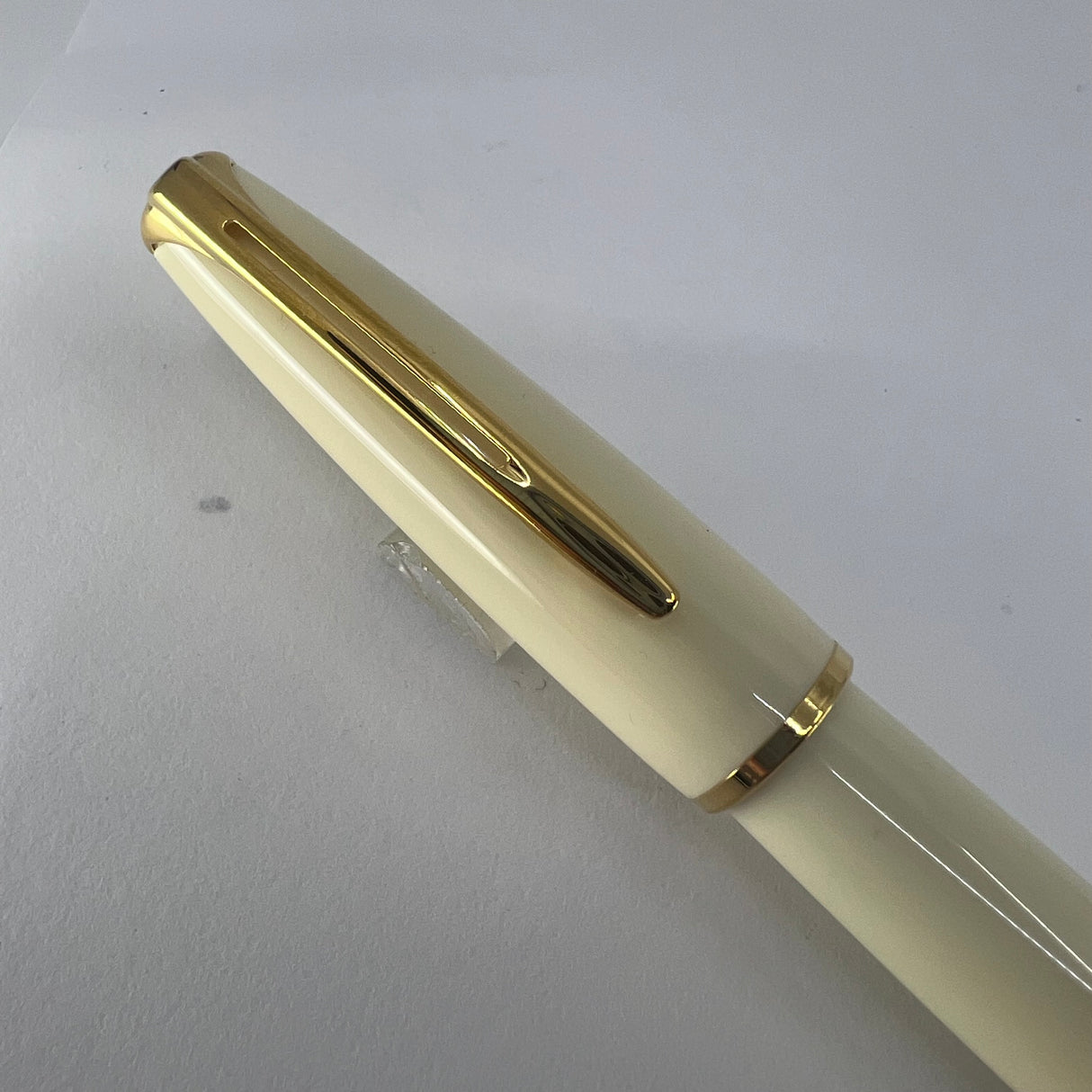 Waterman Ivory Resin Charleston Fountain Pen - Fine 18kt Gold Nib