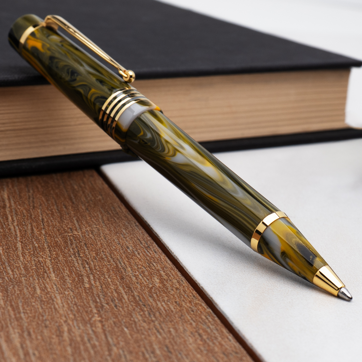 Delta Neo Gallery Marigold Gold Trim Pencil