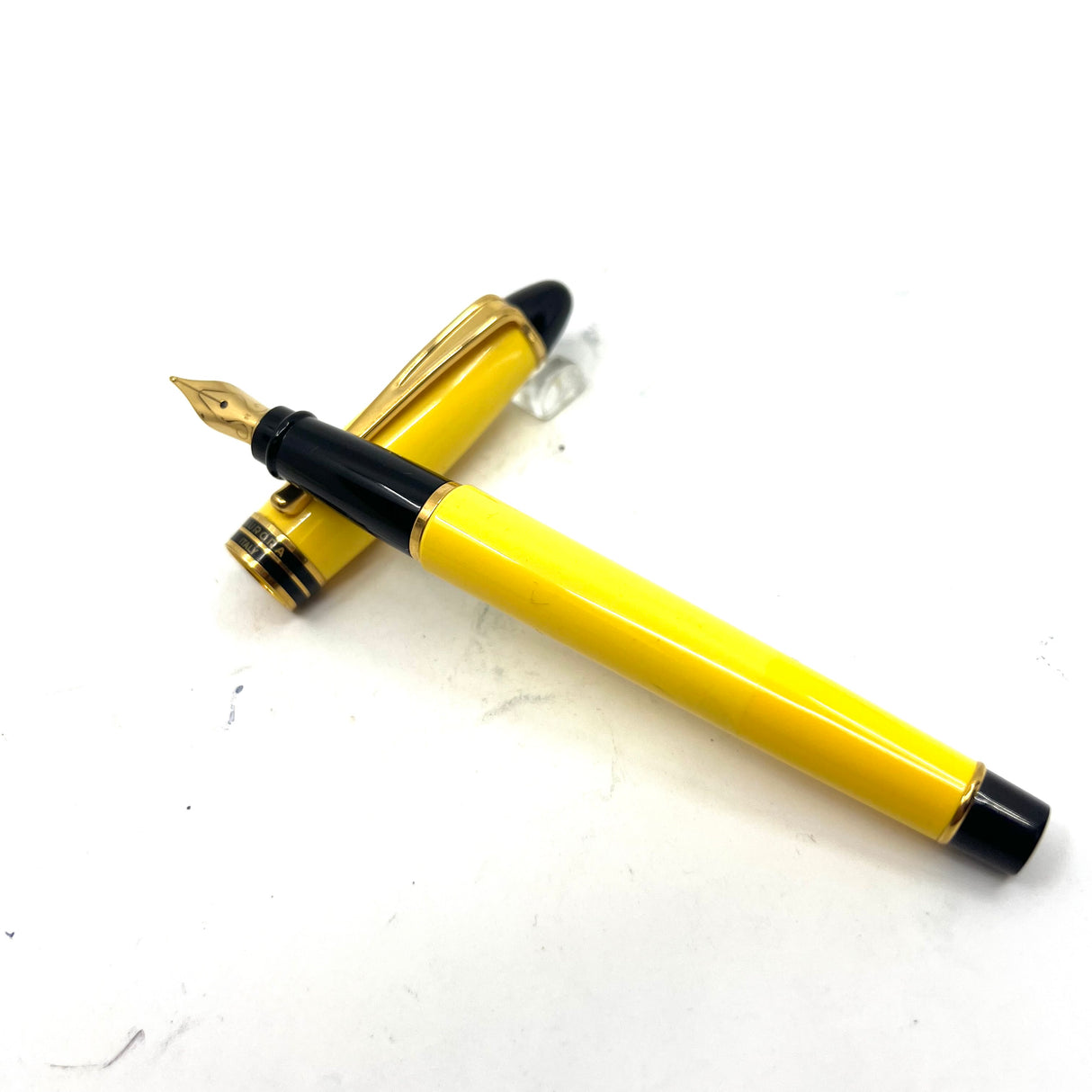 Aurora Ipsilon Classic Yellow Fountain Pen