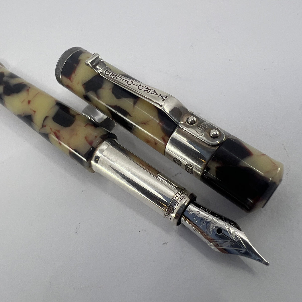 Yard-O-Led Astoria Standard Sized (Not Grand) Fountain Pen - Medium 18kt Gold Nib