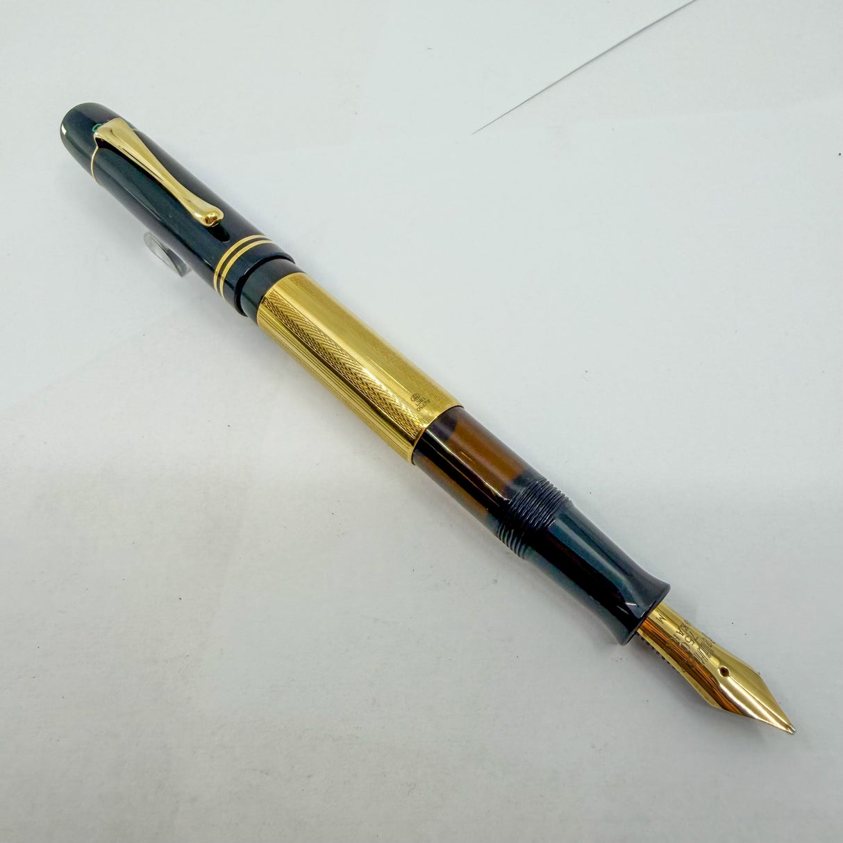 Pelikan 1931 Originals of their Time - 18kt Gold Overlay Limited Edition Fountain Pen - Medium 18kt Gold Nib