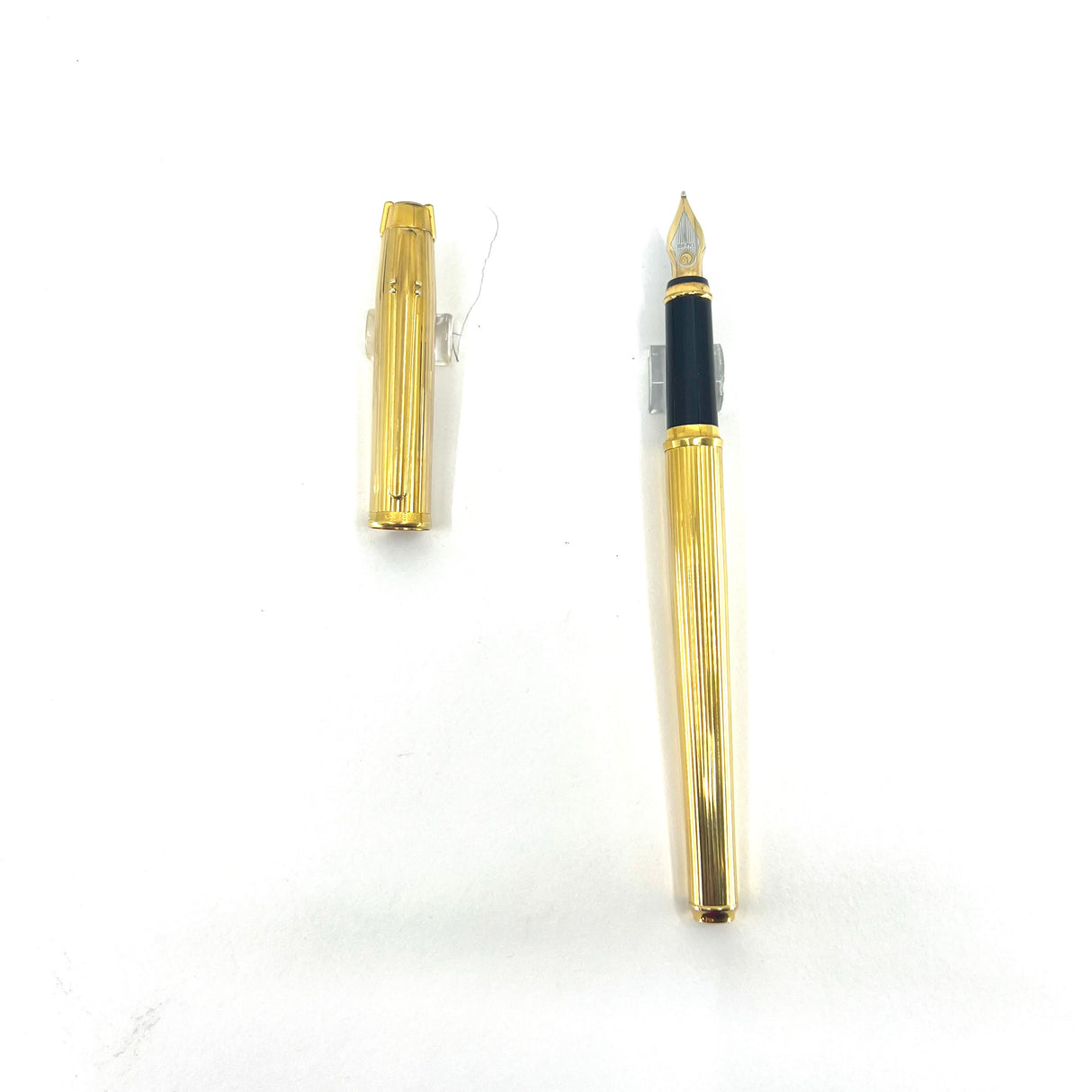 Elysee Parthenon Fountain Pen with Gold-Plated Vertically Etched Body - Medium 18kt Gold Nib