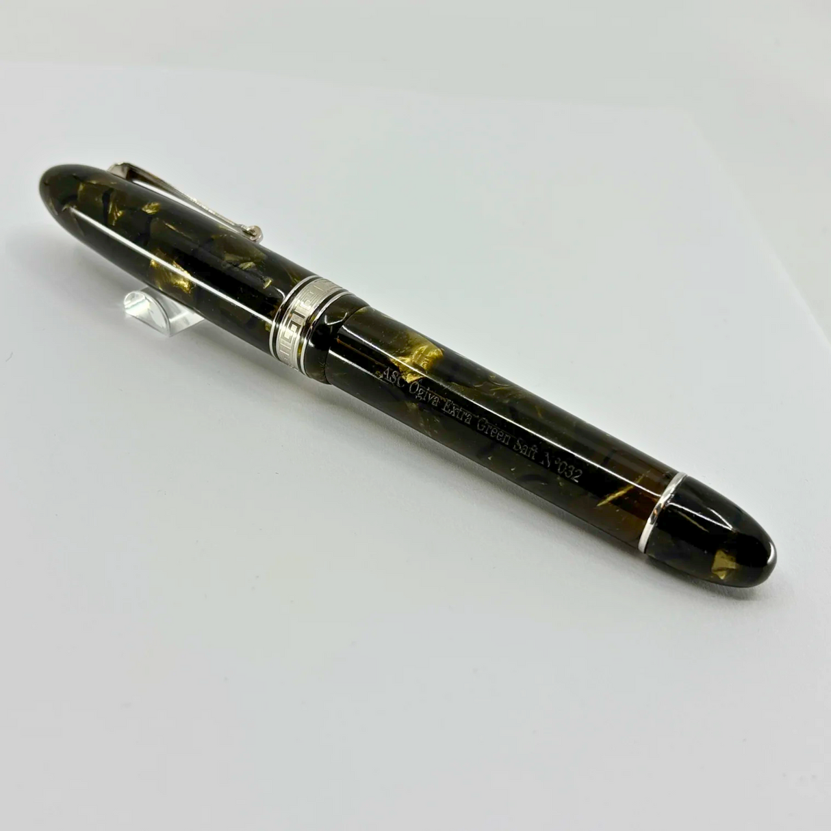 ASC (Armando Simoni Club) Ogiva Oversized Extra Green Saft Celluloid Limited Edition Fountain Pen - Medium Magic Flex #8 Size 14kt Gold Nib
