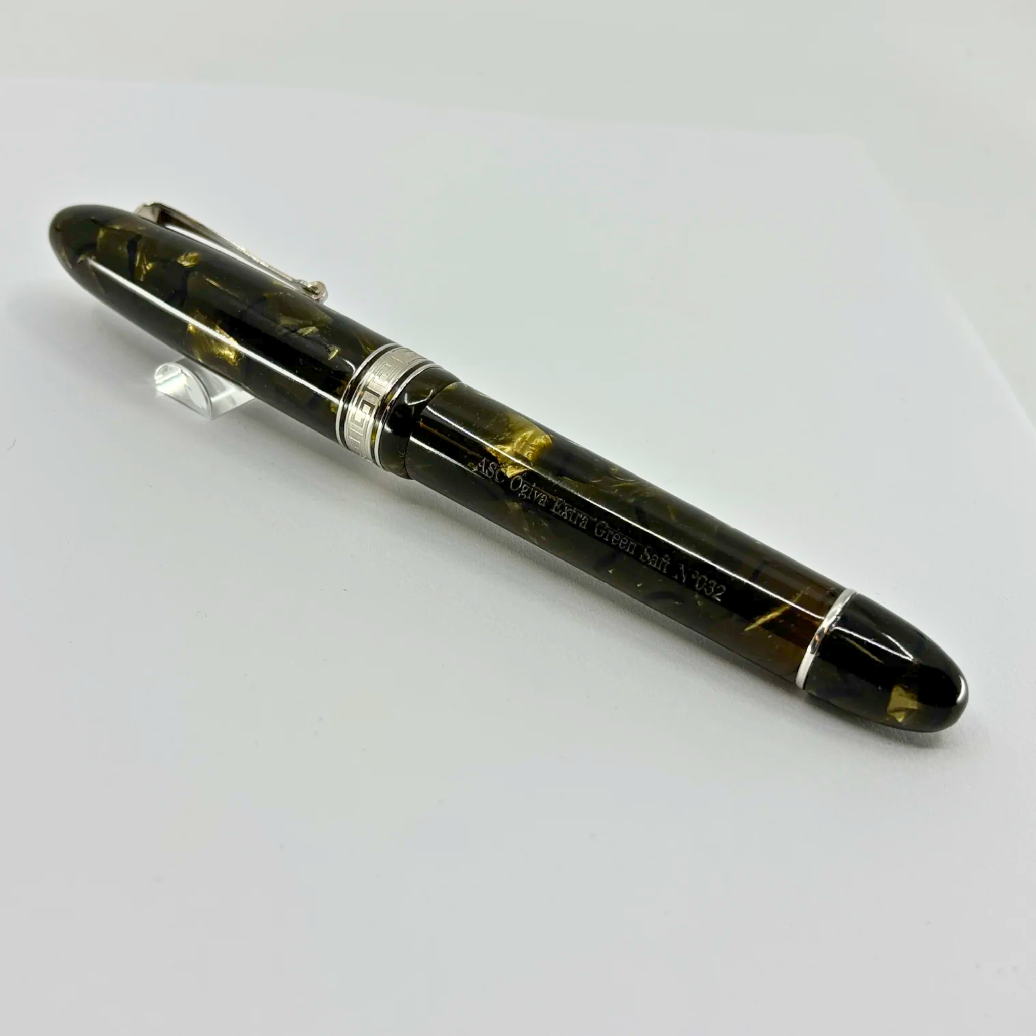 ASC (Armando Simoni Club) Ogiva Oversized Extra Green Saft Celluloid Limited Edition Fountain Pen - Medium Magic Flex #8 Size 14kt Gold Nib