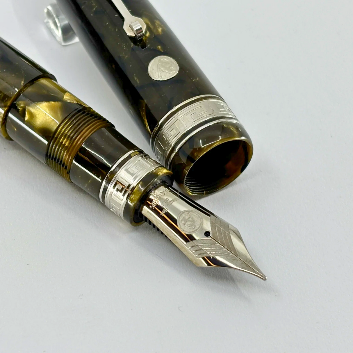 ASC (Armando Simoni Club) Ogiva Oversized Extra Green Saft Celluloid Limited Edition Fountain Pen - Medium Magic Flex #8 Size 14kt Gold Nib