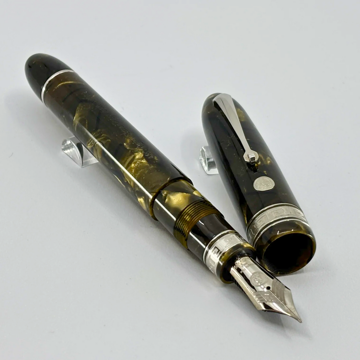 ASC (Armando Simoni Club) Ogiva Oversized Extra Green Saft Celluloid Limited Edition Fountain Pen - Medium Magic Flex #8 Size 14kt Gold Nib