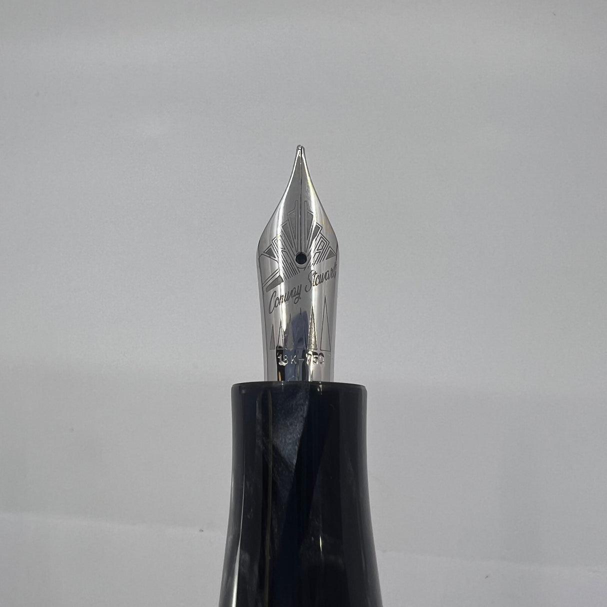 Conway Stewart Churchill "Sir Winston" London Smoke Gray Celluloid Fountain Pen Limited Edition - Flexible Fine 18kt Gold Nib