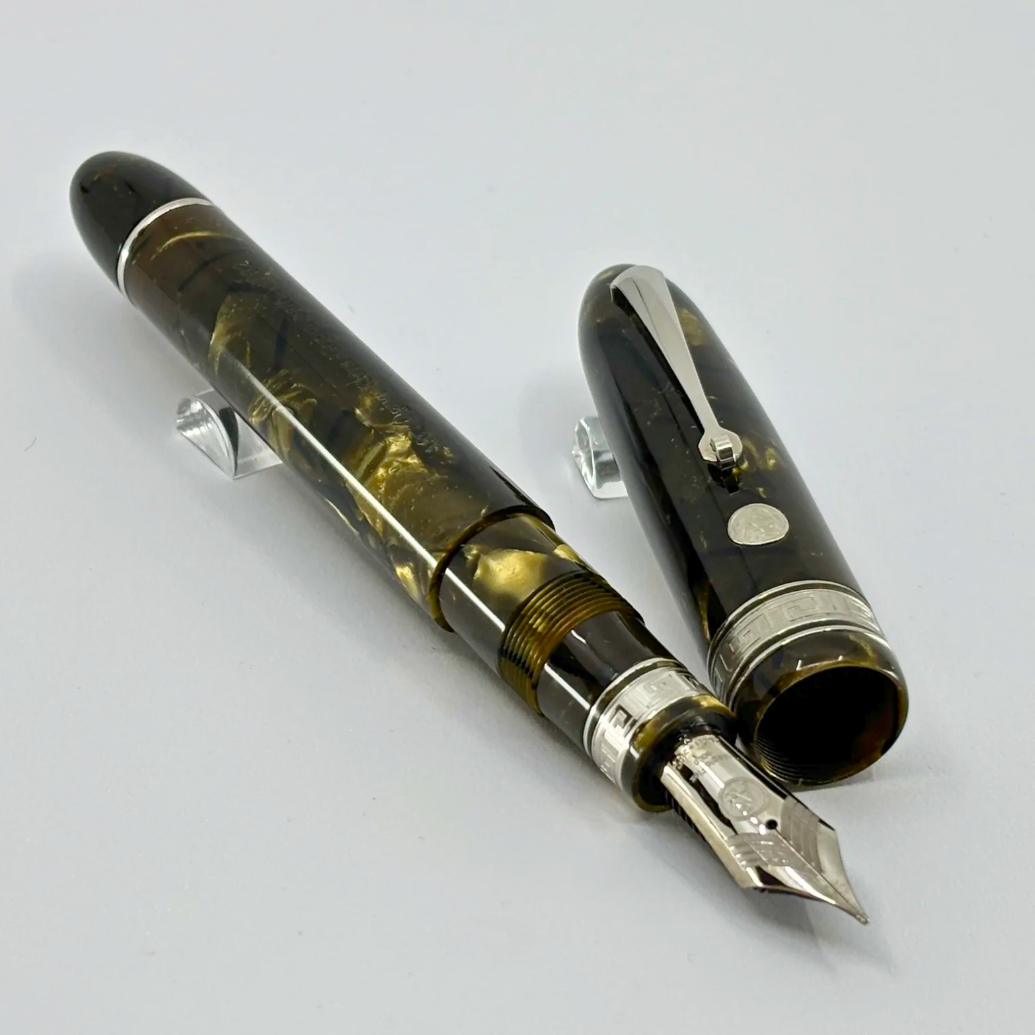 ASC (Armando Simoni Club) Ogiva Oversized Extra Green Saft Celluloid Limited Edition Fountain Pen - Medium Magic Flex #8 Size 14kt Gold Nib