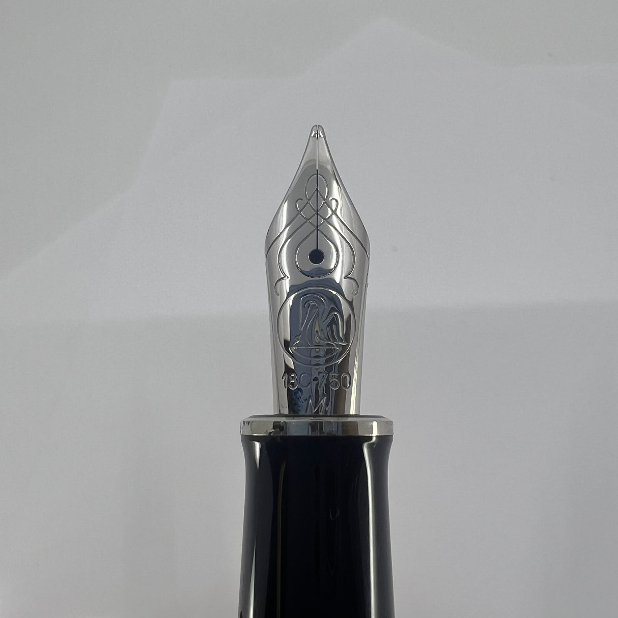 Pelikan M910 Toledo Sterling Silver Fountain Pen - Medium 18kt Gold Nib