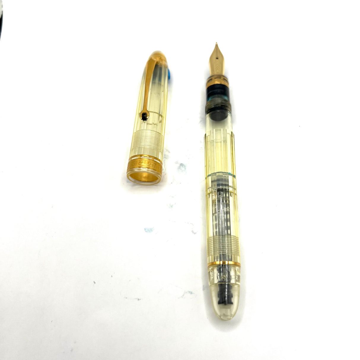 OMAS Ogiva Transparent Fluted Demonstrator Fountain Pen - Medium 18kt Gold Nib