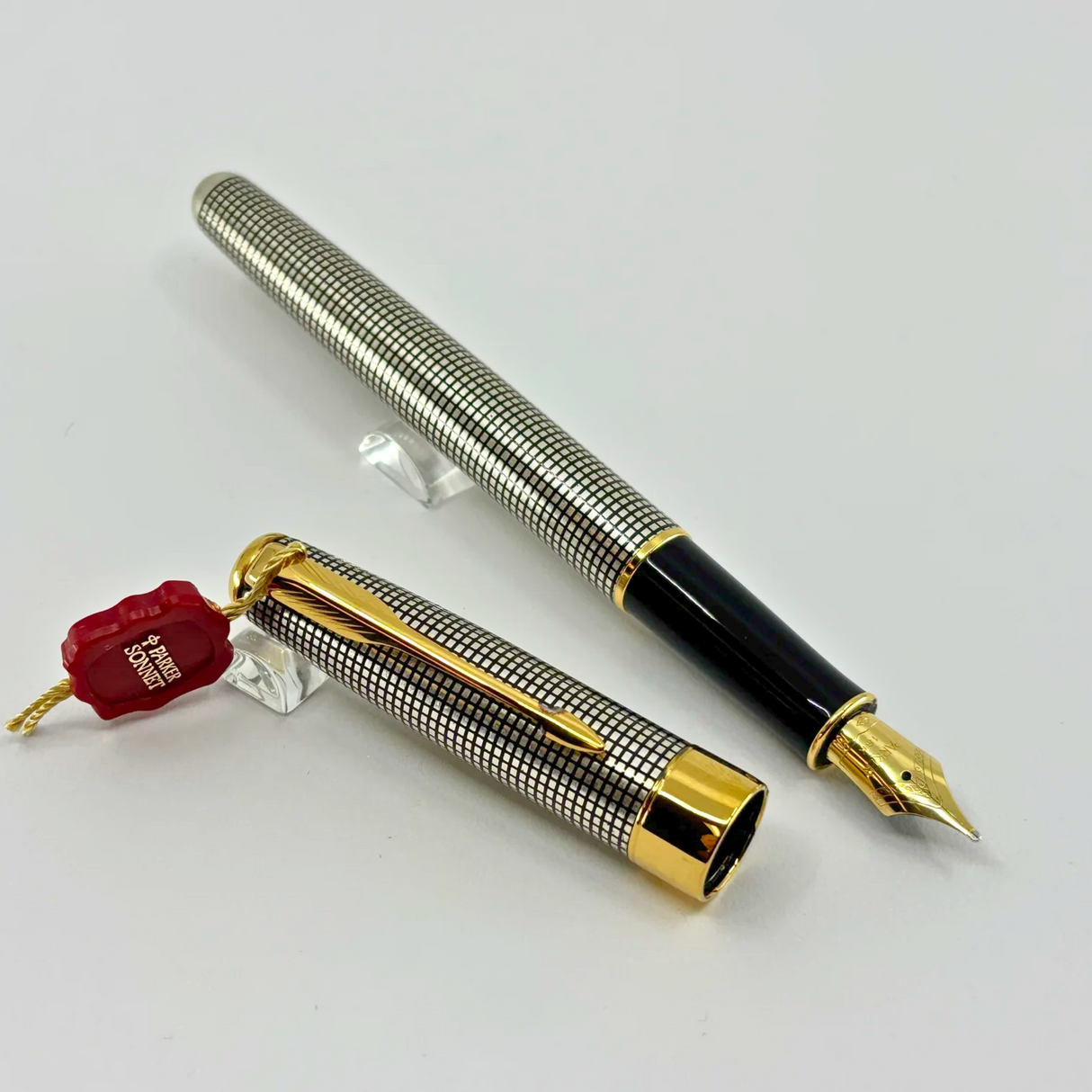 Parker Sonnet Sterling Silver Cisele Cross Hatch Fountain Pen - Broad 18kt Gold Nib
