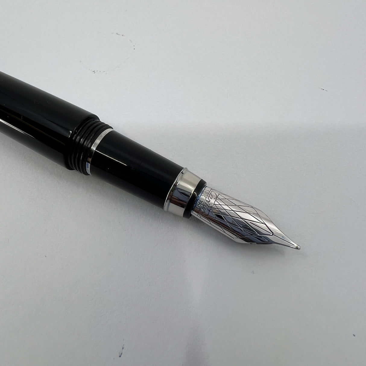 Cartier Roadster Black Composite Fountain Pen - Fine 18kt Gold Nib