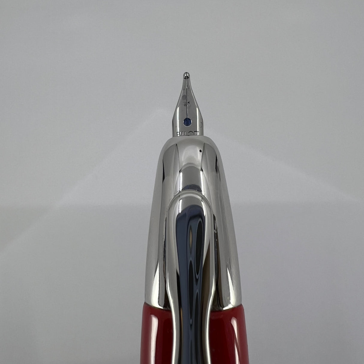 Pilot Vanishing Point 2009 Vivid Red Limited Edition Fountain Pen - Medium 18kt Gold Nib