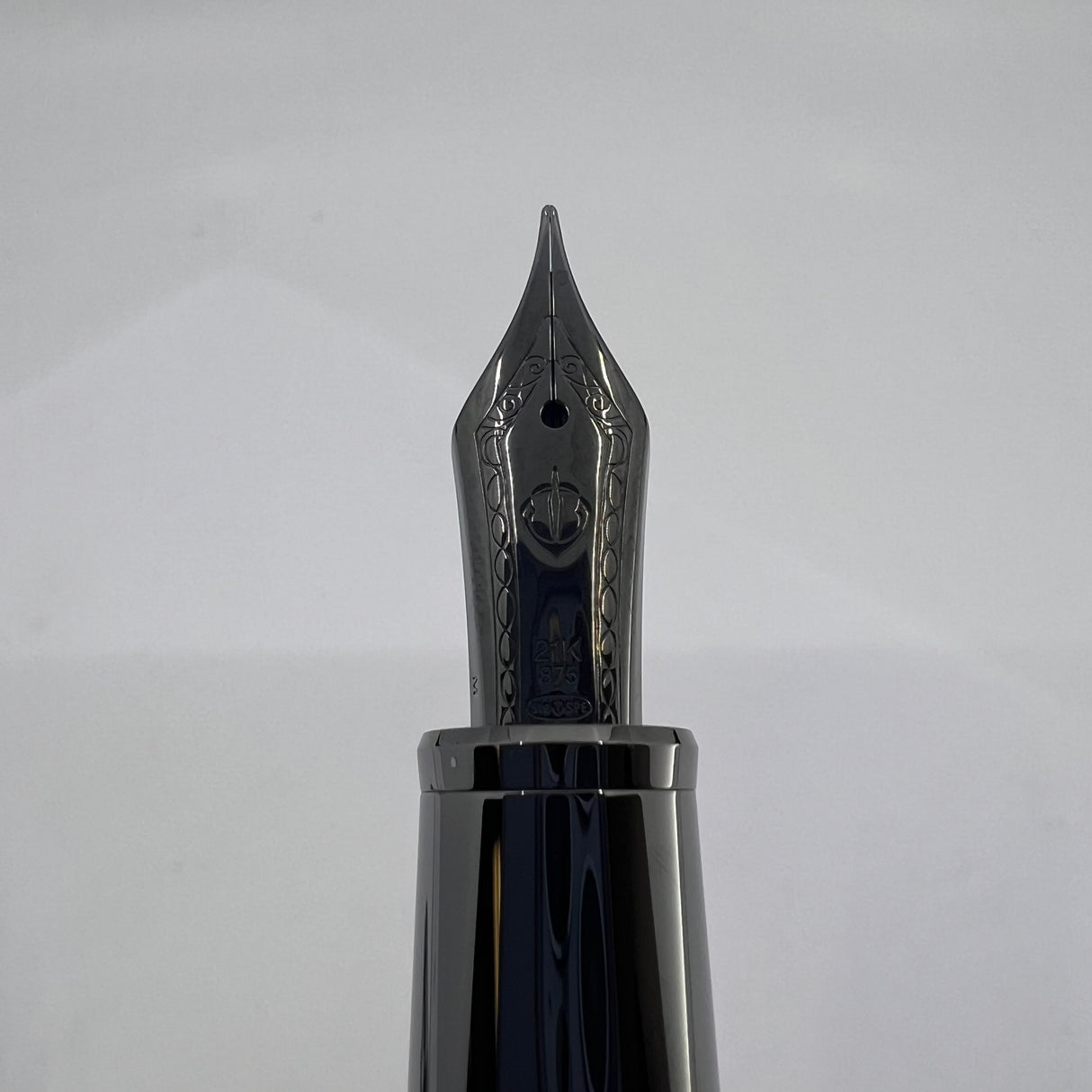 Sailor 1911 Large Special Edition Light Gray Themis Fountain Pen - Medium 21kt Gold Nib