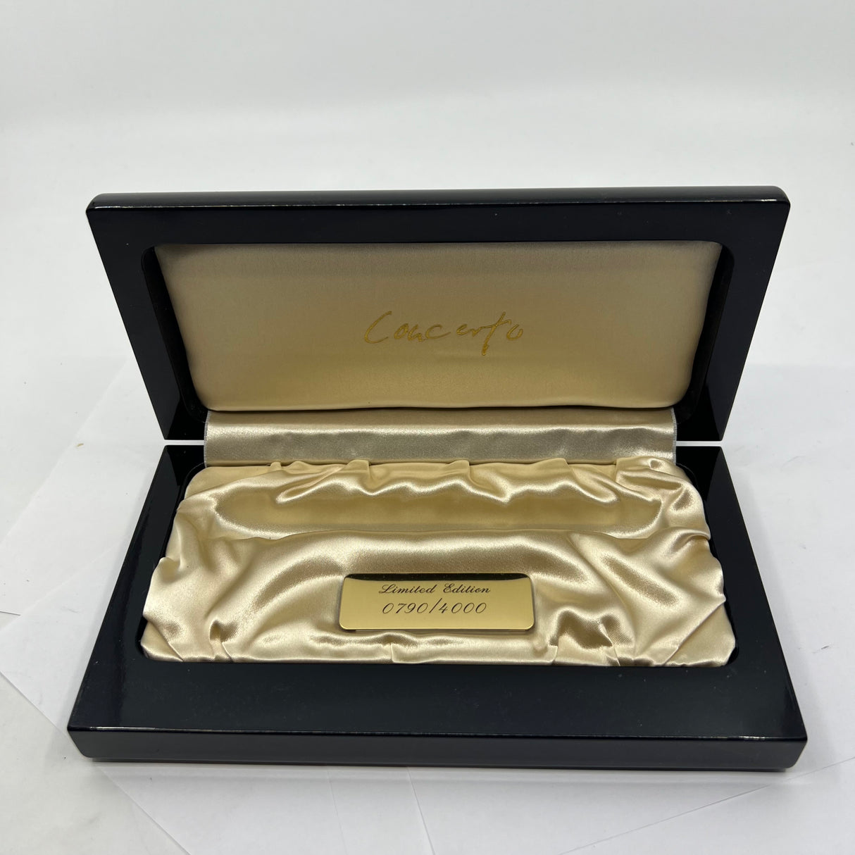 Pelikan Concerto Limited Edition Fountain Pen - Medium 18kt Gold Nib