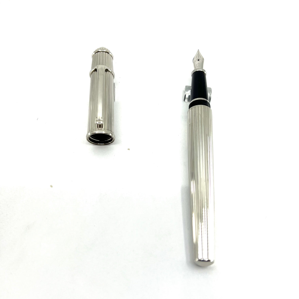 Cartier Diabolo Platinum Plated Fountain Pen - Medium 18kt Gold Nib