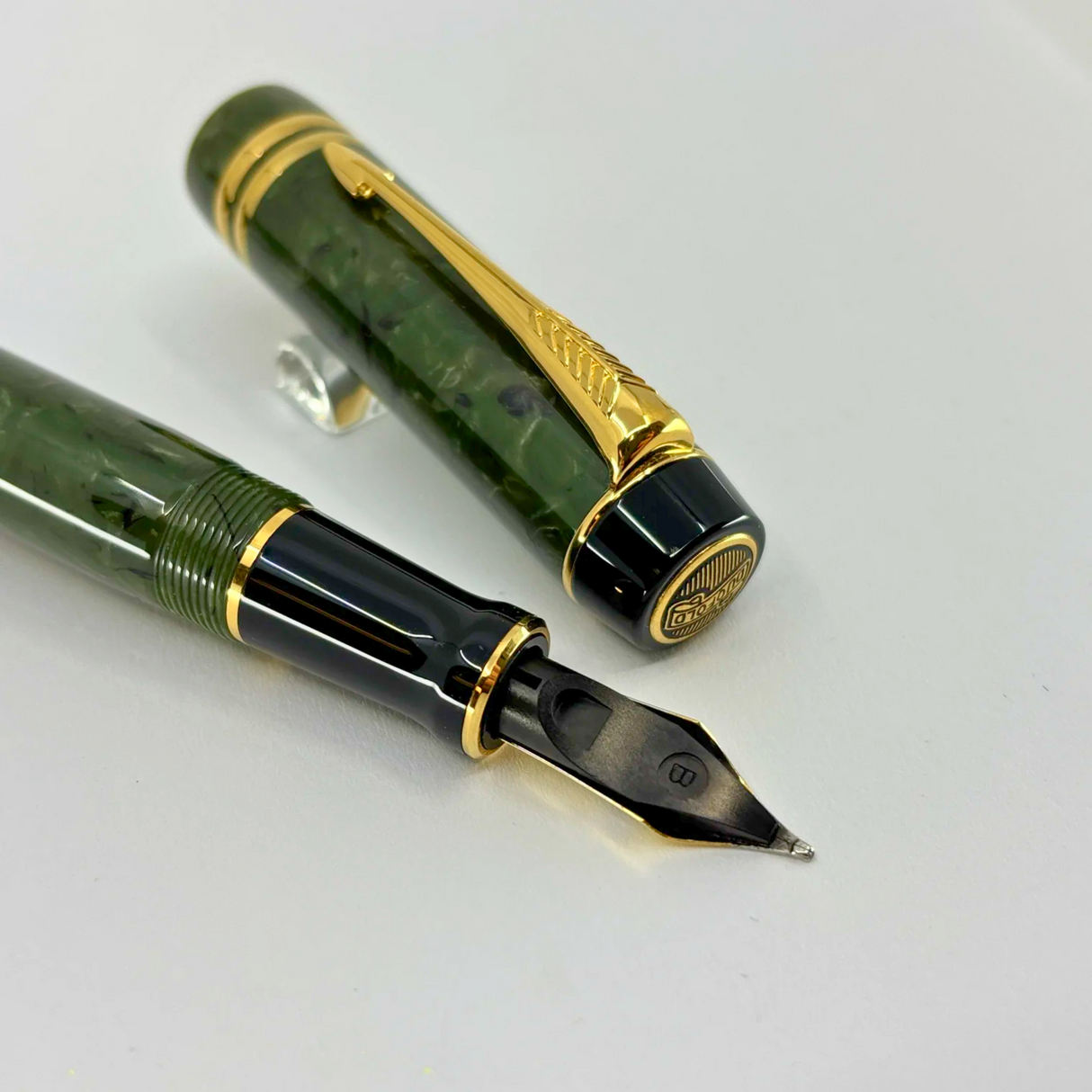 Parker Centennial (Largest Size) Duofold Jade Marble (Grayish Green) Fountain Pen - Broad 18kt Gold Nib