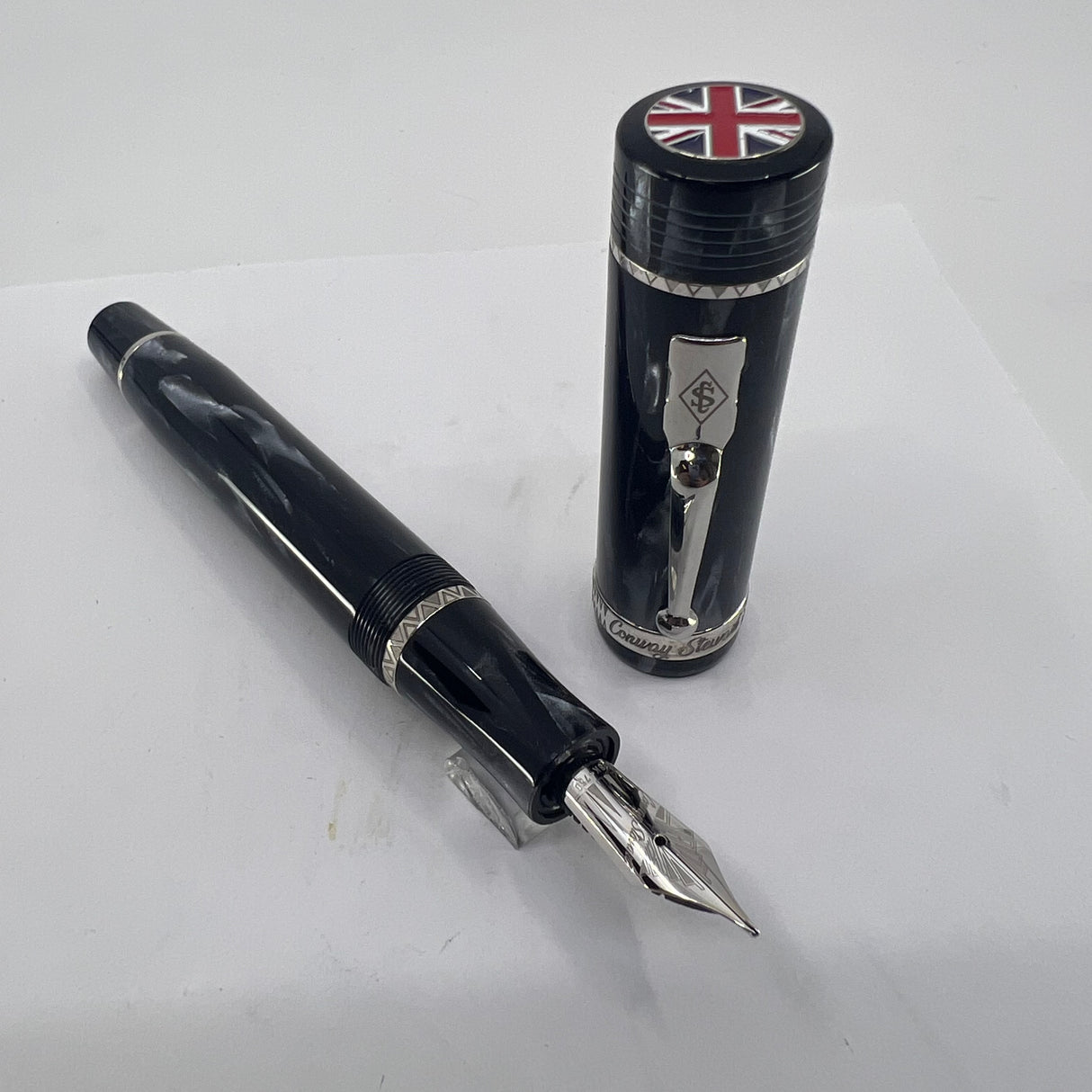 Conway Stewart Churchill "Sir Winston" London Smoke Gray Celluloid Fountain Pen Limited Edition - Flexible Fine 18kt Gold Nib