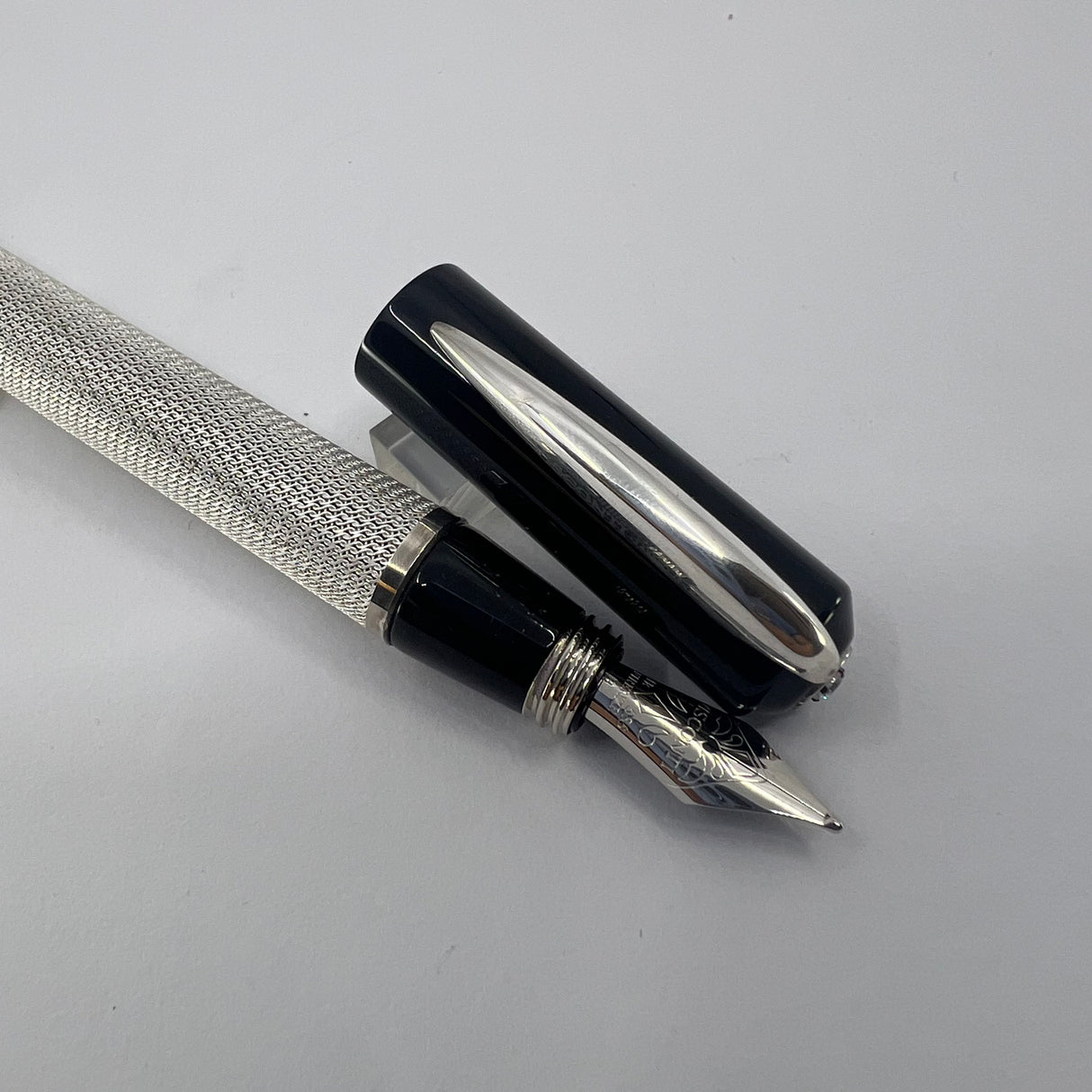 Visconti Rinascimento Organza Fountain Pen - Broad 14kt Gold Nib