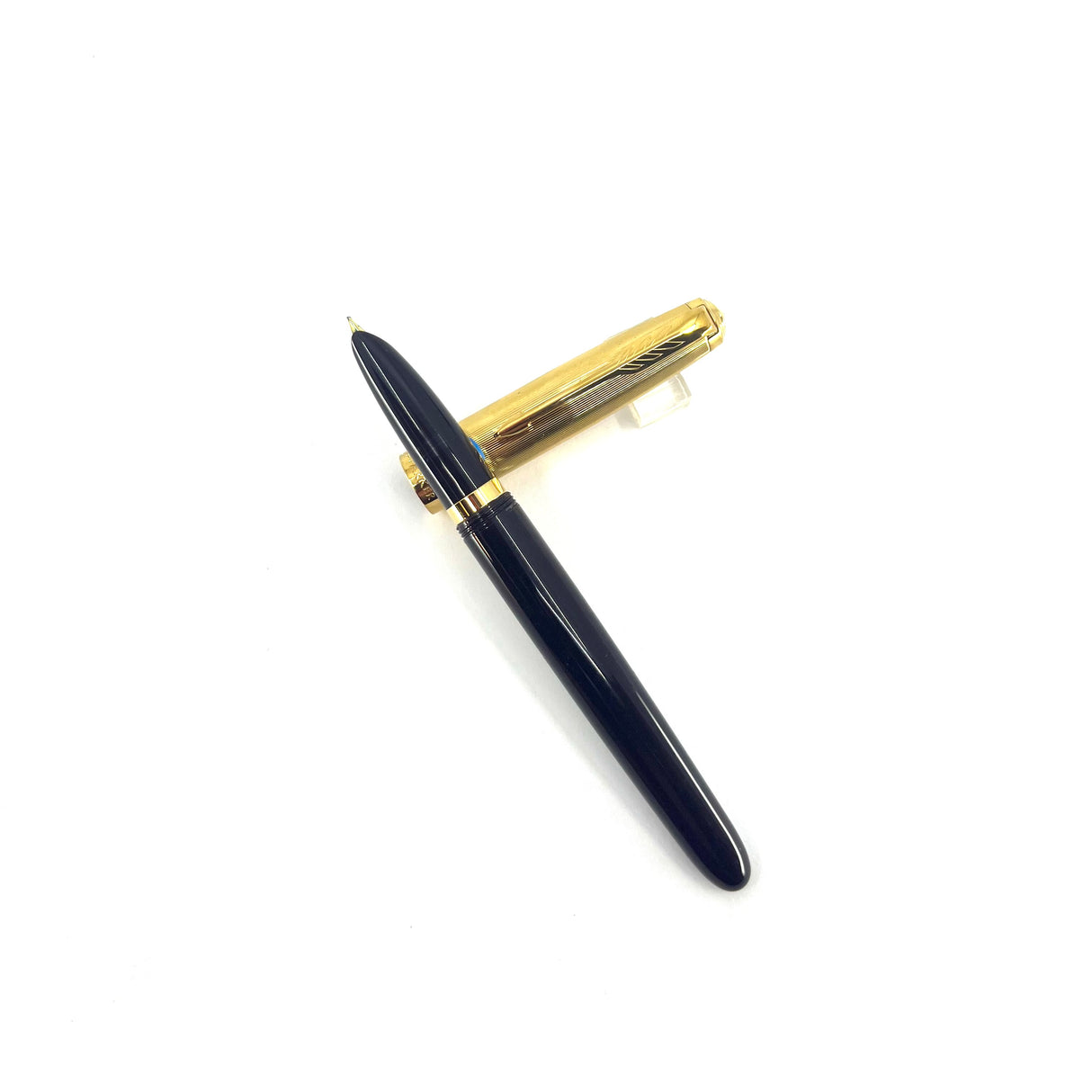 Parker 51 Deluxe Plum Fountain Pen - Gold Plated Cap - Medium 18kt Gold Nib
