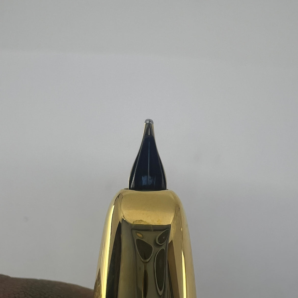 Pilot Vanishing Point Black Retractable Fountain Pen - Medium 14kt Gold Nib