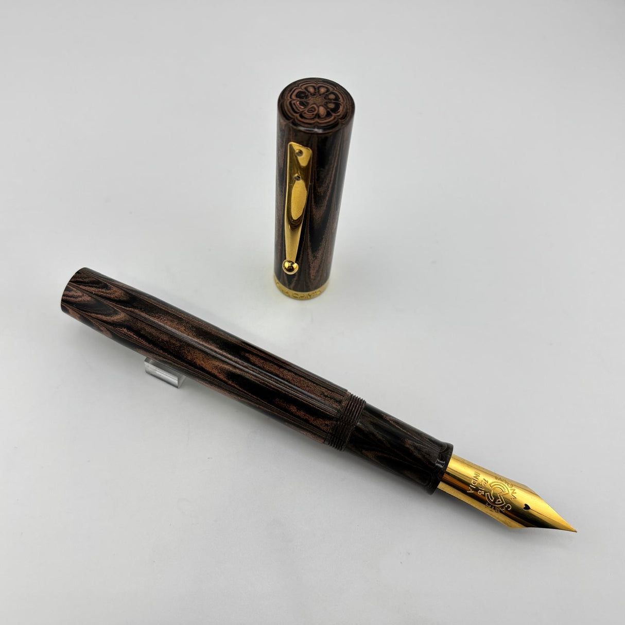 Magna Carta Mag 1000 Brown Ripple Ebonite - Fountain Pen