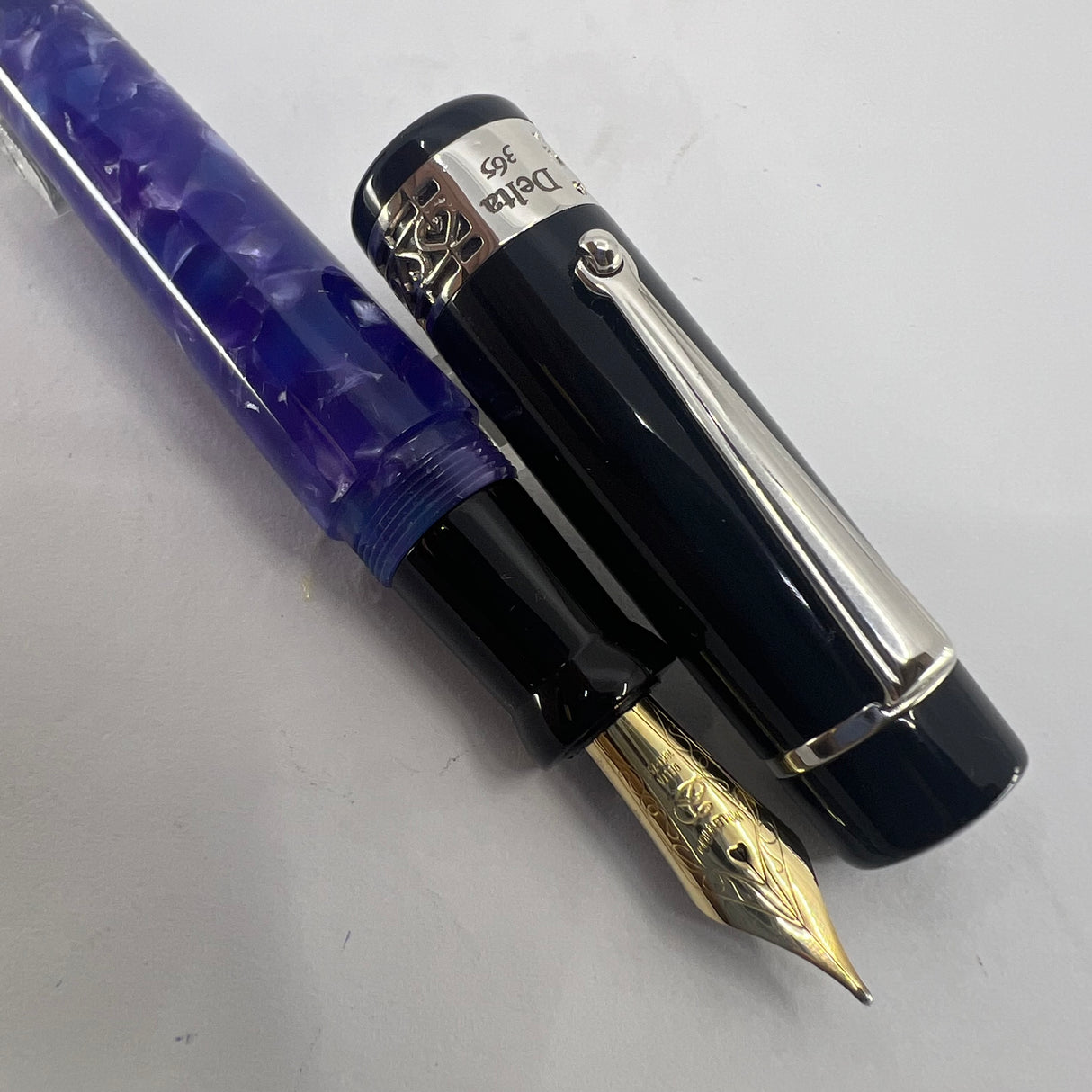 Delta #365 Lustrous Variegated Purple Marbled Barrel/Black Cap Fountain Pen - Medium 18kt Gold Nib