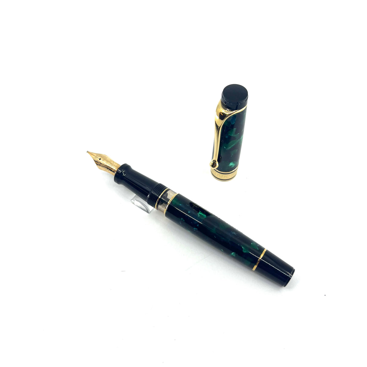 Aurora Auroloide Marbled Green Fountain Pen Circa 1996- Broad Italic 14kt Gold Nib