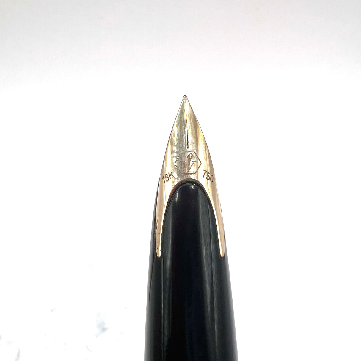 Waterman Carene Deluxe Black Barrel/Silver-Plated Cap Fountain Pen - Fine 18kt Gold Nib