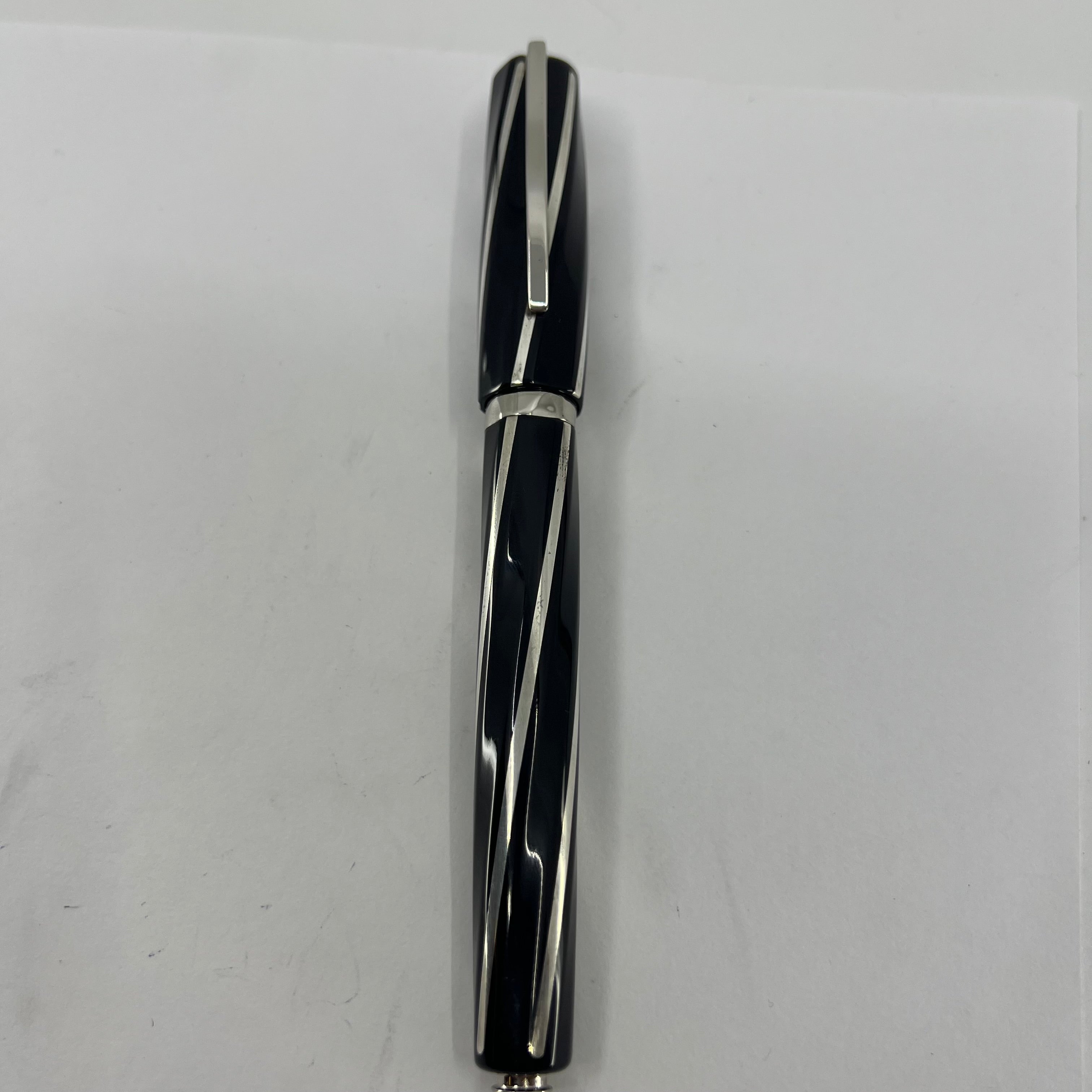Visconti Black Divina Large Fountain Pen - Broad 14kt Gold Nib