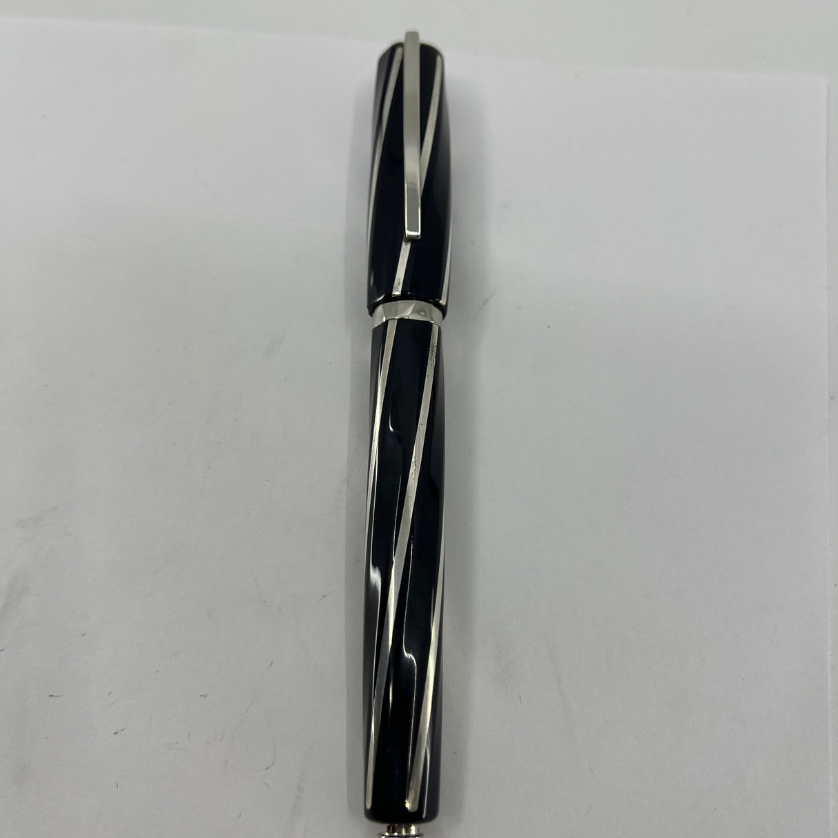 Visconti Black Divina Large Fountain Pen - Broad 14kt Gold Nib