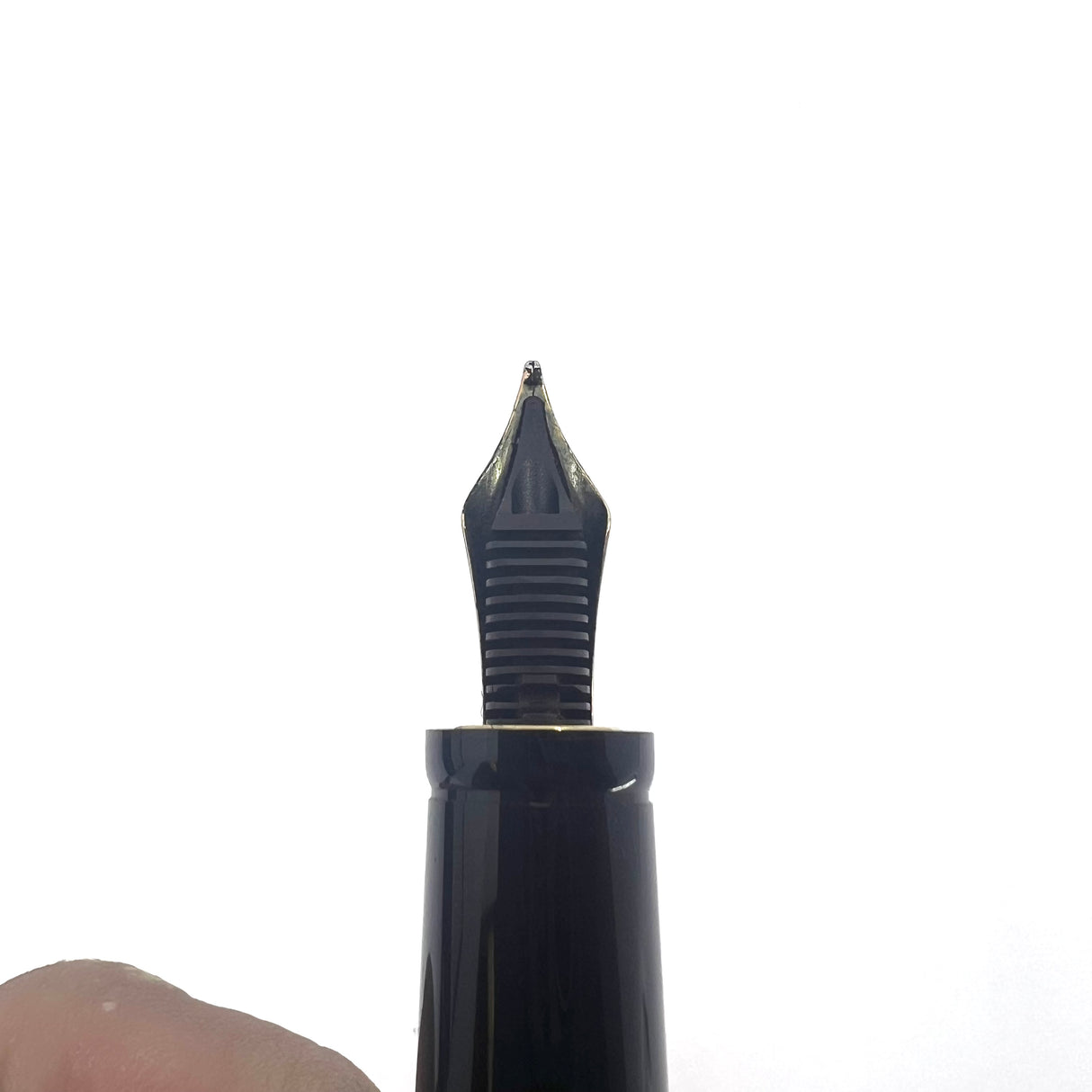 Montblanc Boheme Rouge - Black Resin Fountain Pen - Retractable Medium 14kt Gold Nib