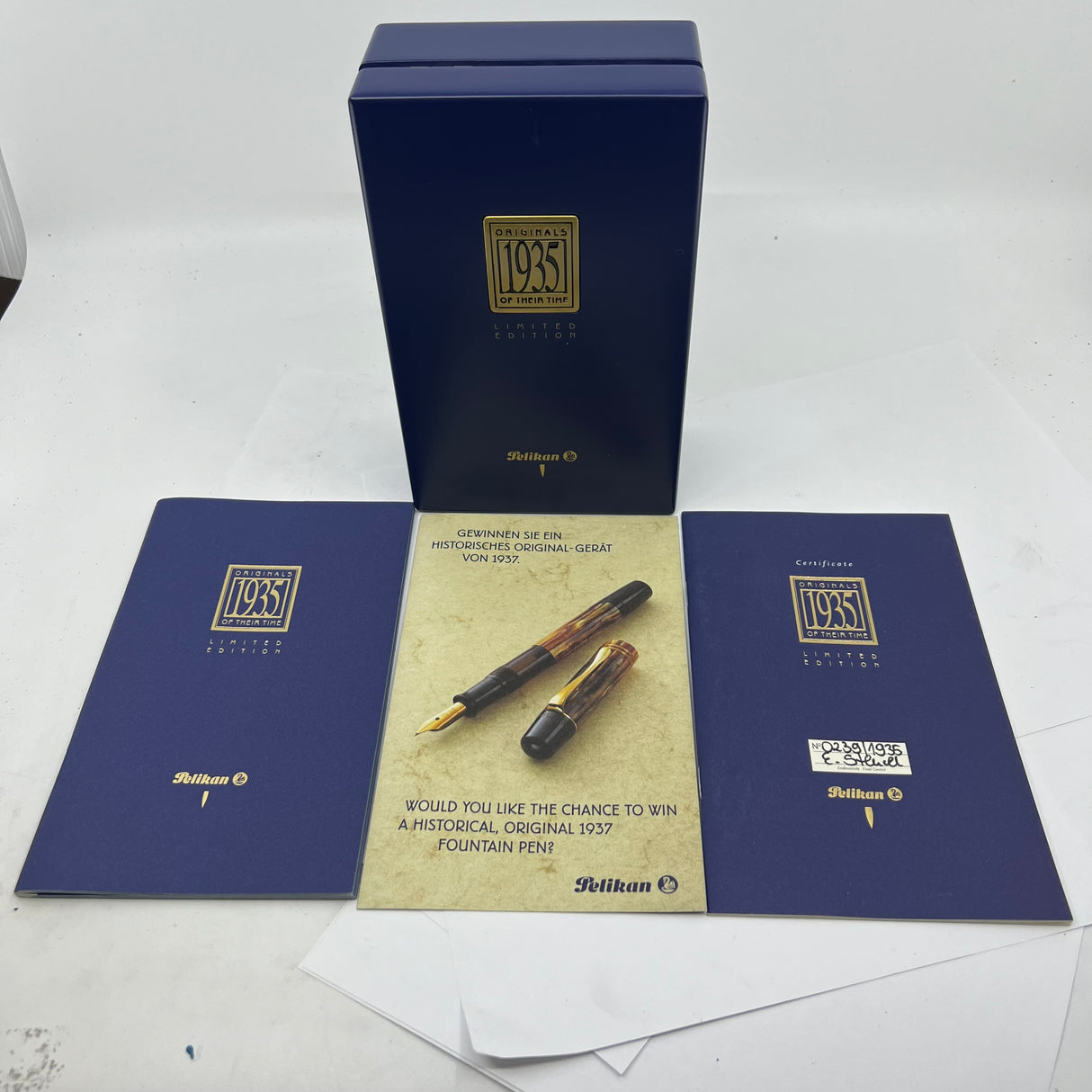 Pelikan Lapis Blue Celluloid (1935 Originals of their Time) Limited Edition Fountain Pen - Medium 18kt Gold Nib