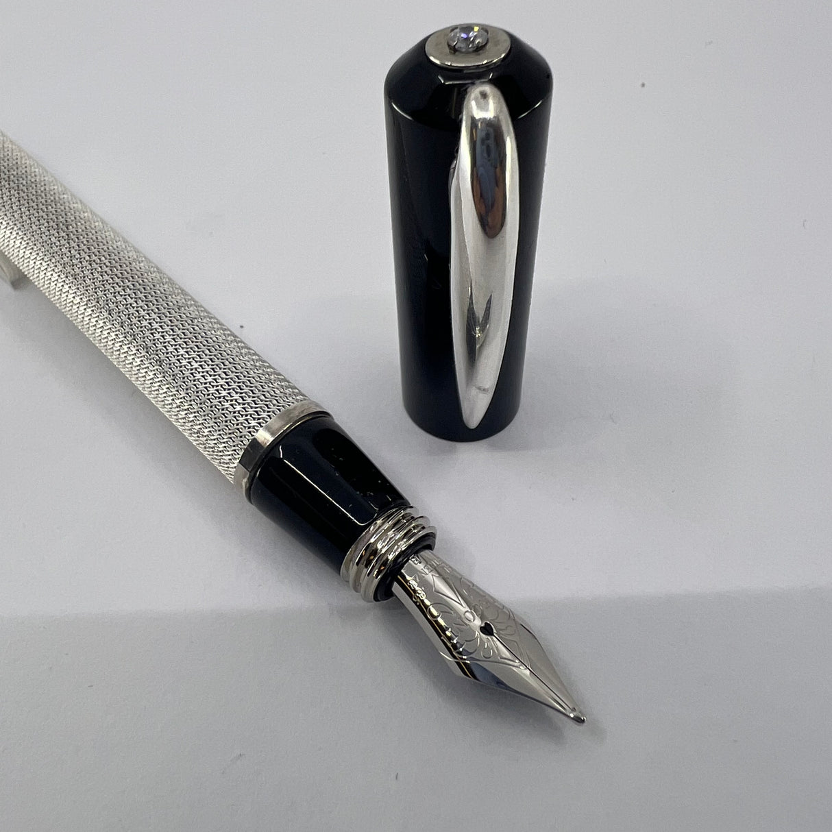 Visconti Rinascimento Organza Fountain Pen - Broad 14kt Gold Nib