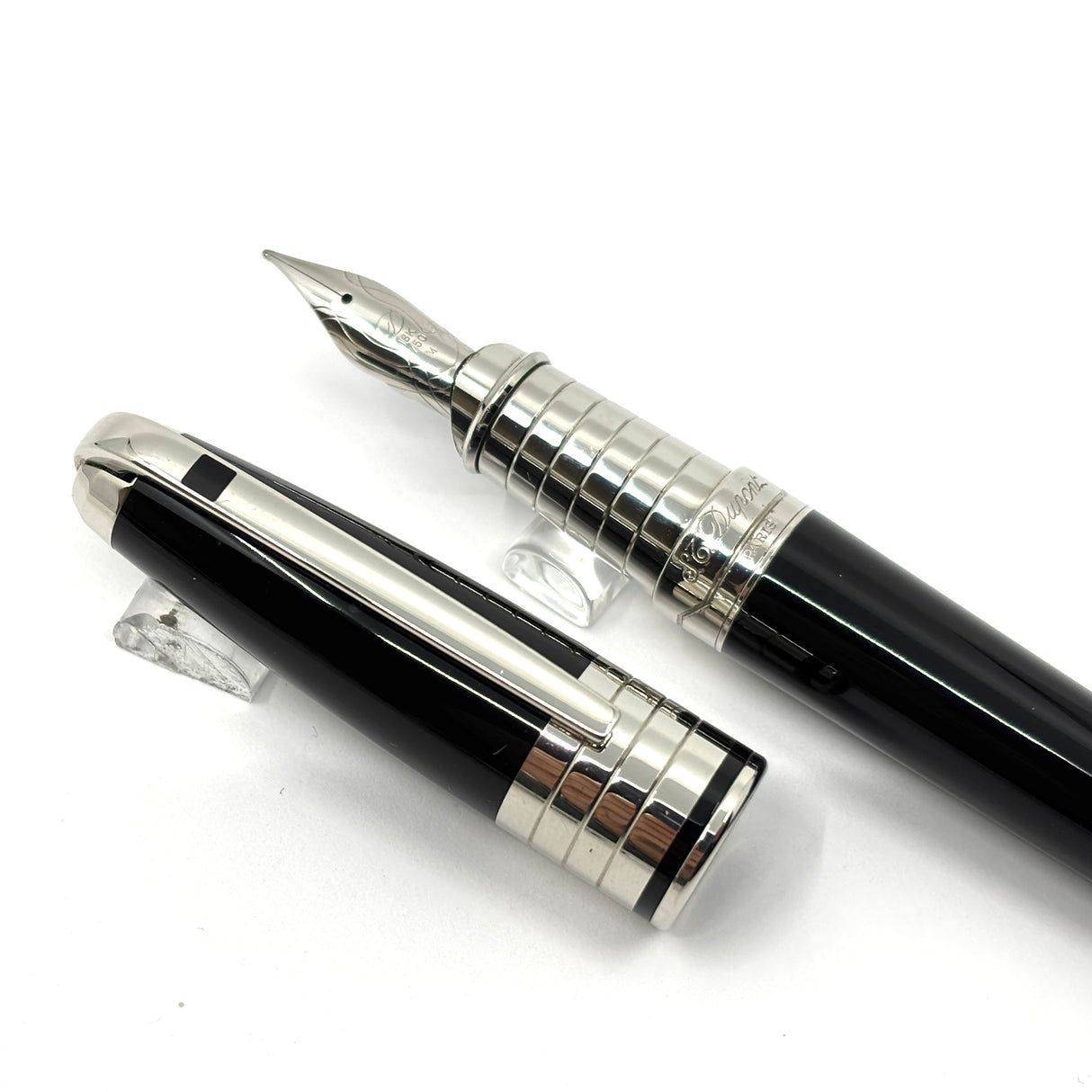 Aurora Alpha Tuscan Night Lustrous Charcoal Fountain Pen