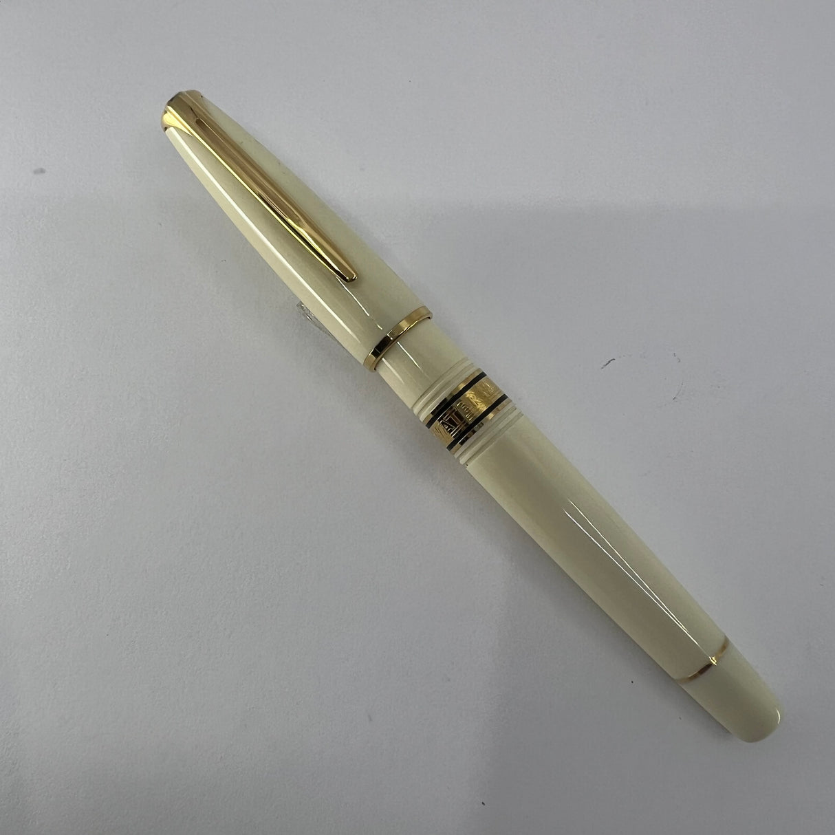 Waterman Ivory Resin Charleston Fountain Pen - Fine 18kt Gold Nib