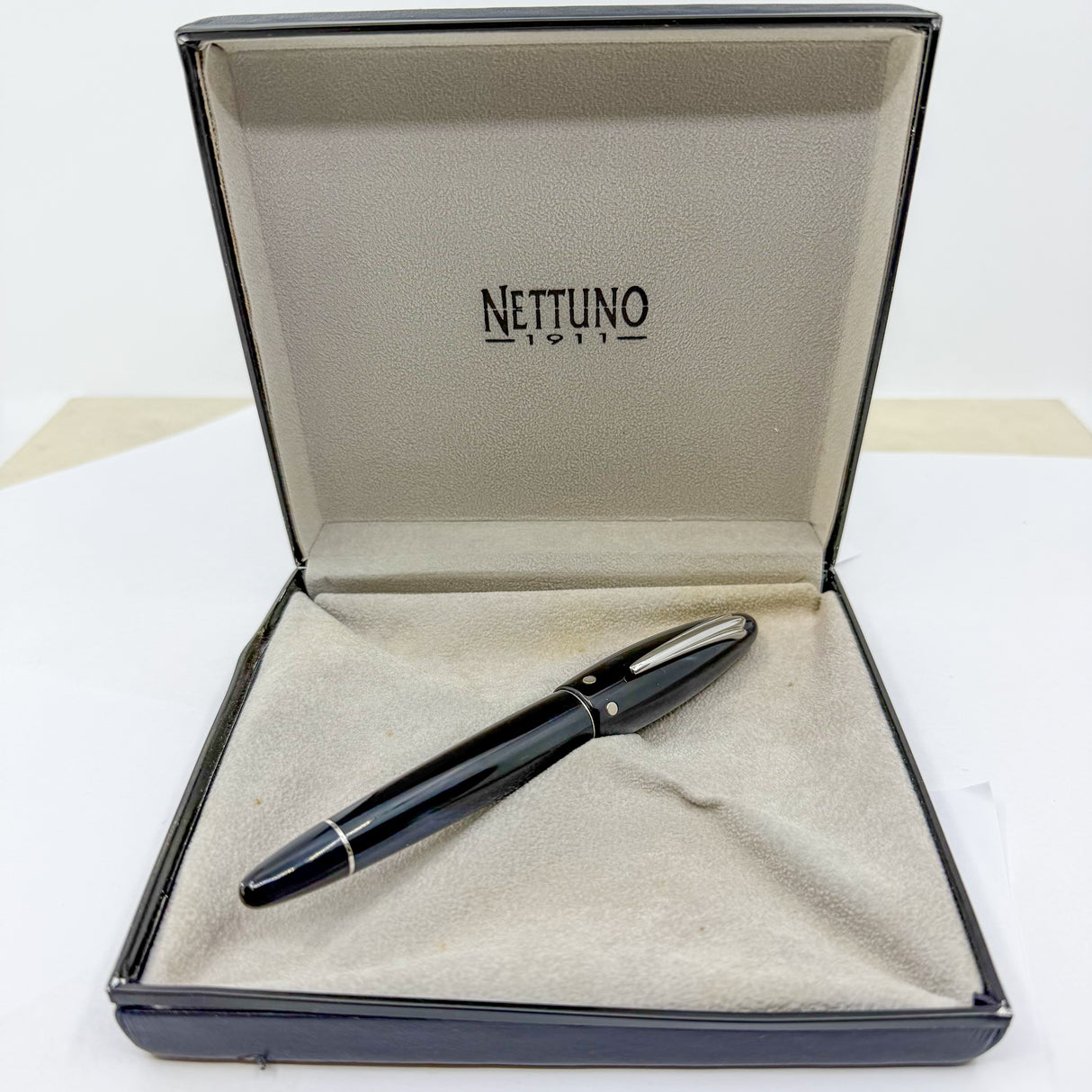 Nettuno (Italy) Trident Lustrous Blue Limited Edition Fountain Pen - Fine 18kt Gold Nib