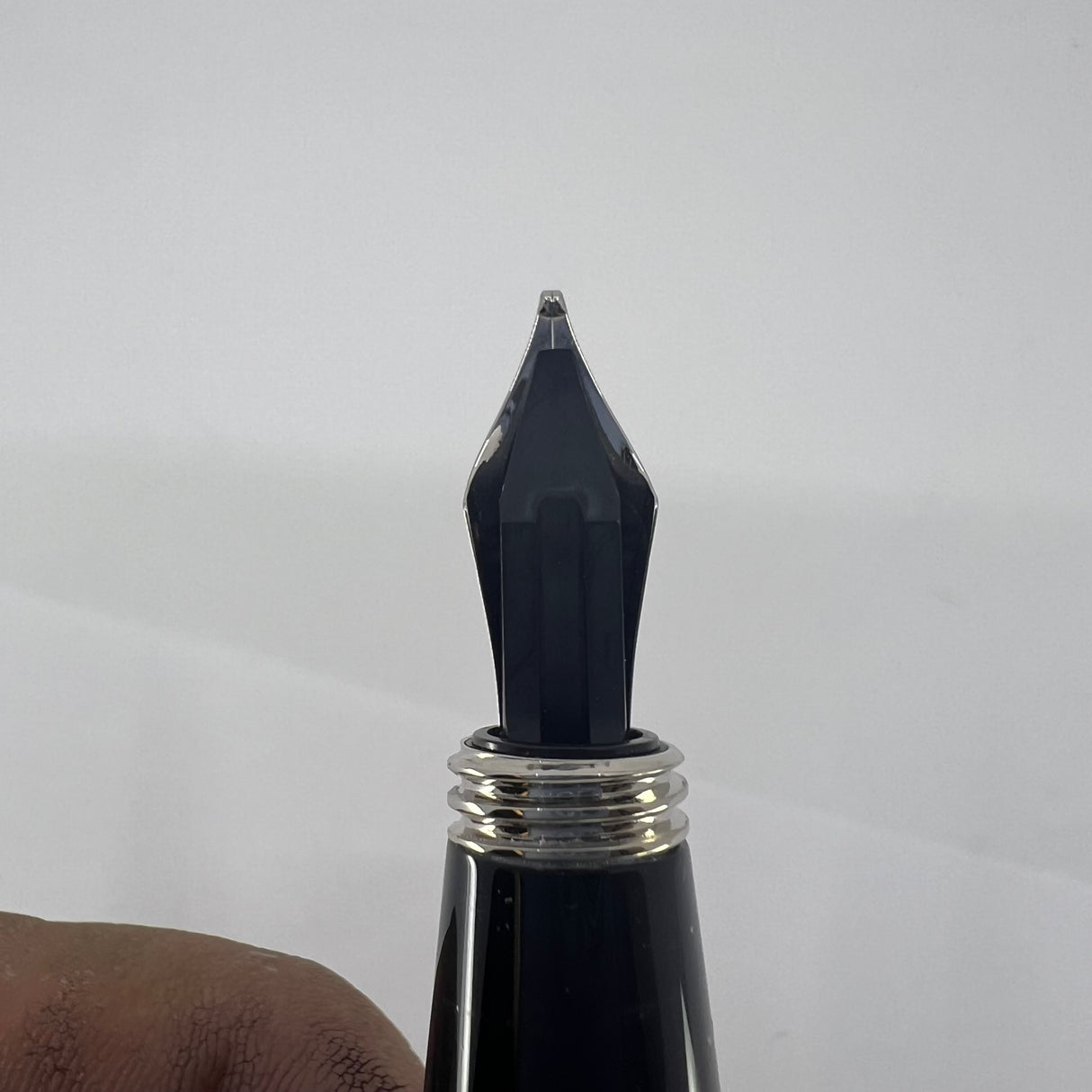 Visconti Rinascimento Organza Fountain Pen - Broad 14kt Gold Nib