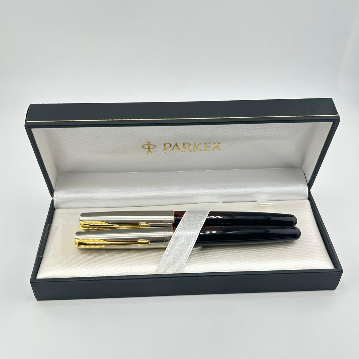 Parker Frontier Burgundy set Fountain Pen and Roller Ball