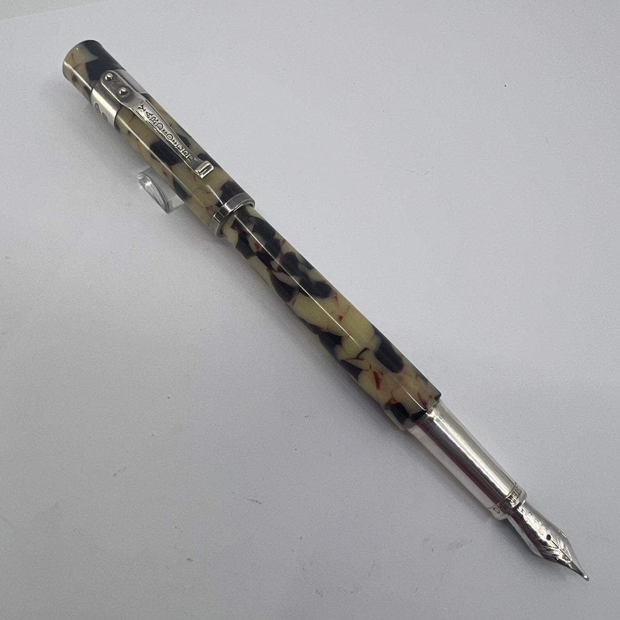 Yard-O-Led Astoria Standard Sized (Not Grand) Fountain Pen - Medium 18kt Gold Nib