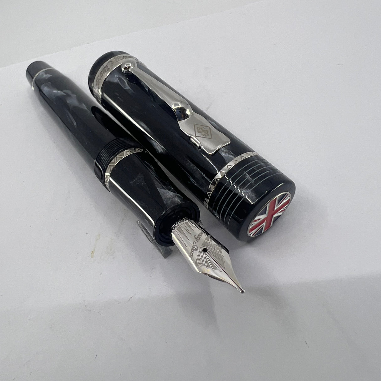 Conway Stewart Churchill "Sir Winston" London Smoke Gray Celluloid Fountain Pen Limited Edition - Flexible Fine 18kt Gold Nib