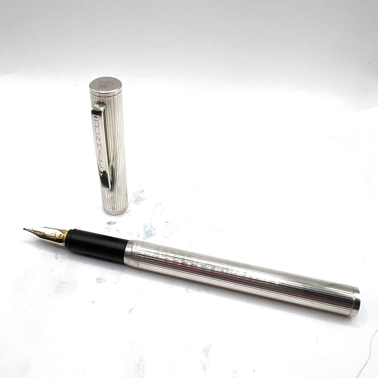 Alfred Dunhill Sterling Silver Pinstriped Fountain Pen - Medium 14kt Gold Nib