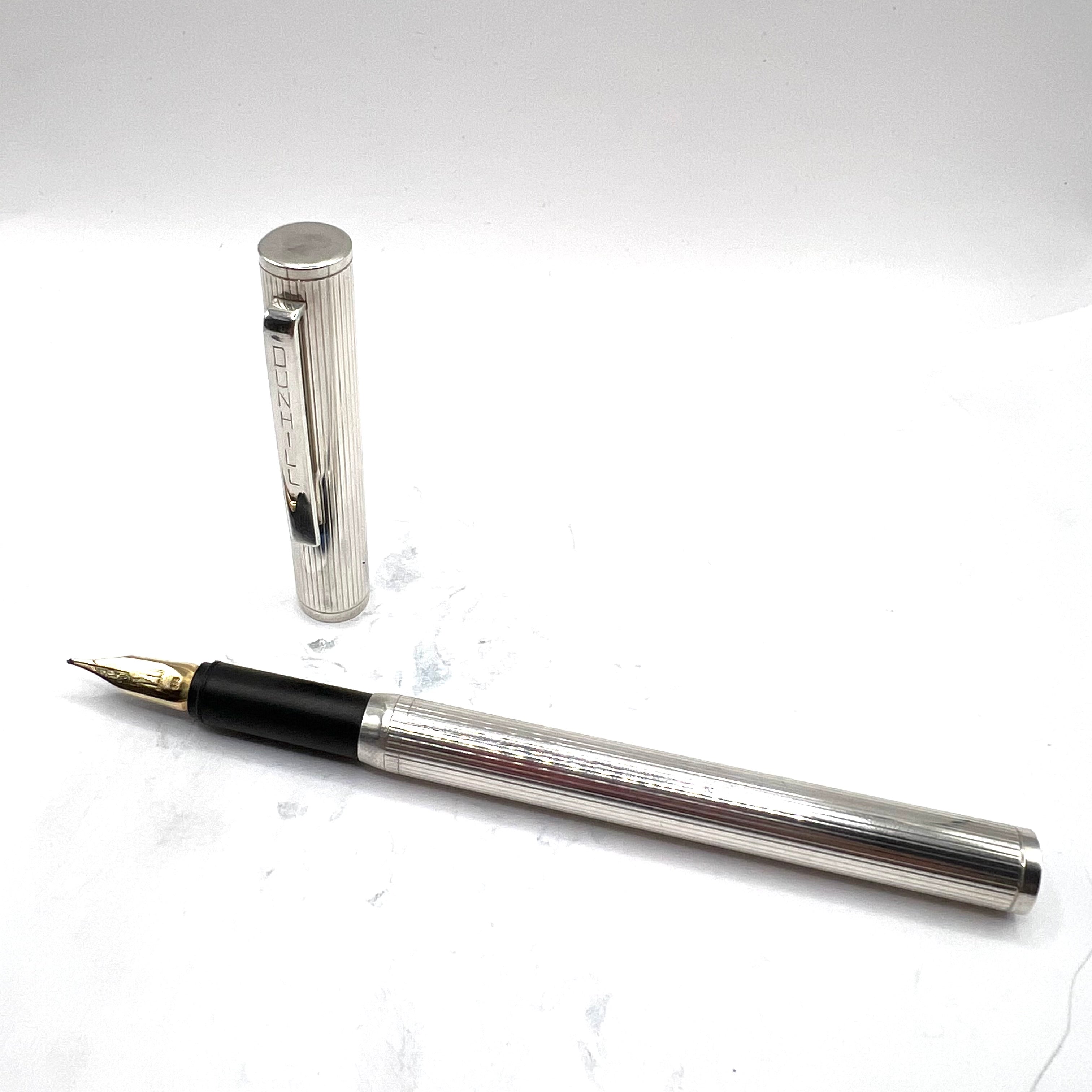 Alfred Dunhill Sterling Silver Pinstriped Fountain Pen - Medium 14kt Gold Nib