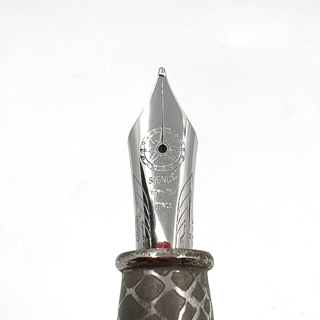 Signum (Italy) Nova Python - Black/Beige/Ivory Python Skin Fountain Pen