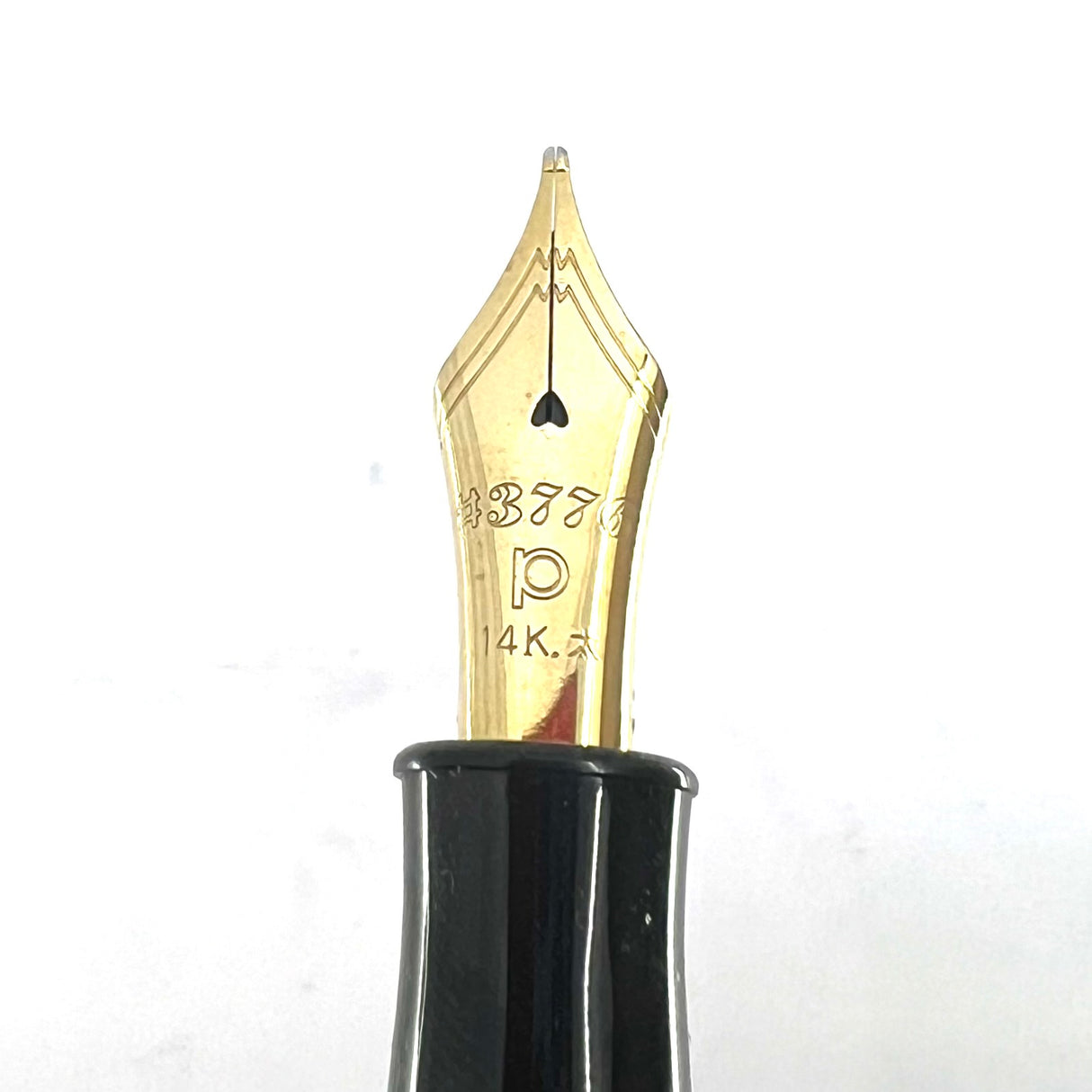 Platinum #3776 "Gathered"/Ribbed Black Fountain Pen - Broad 14kt Gold Nib
